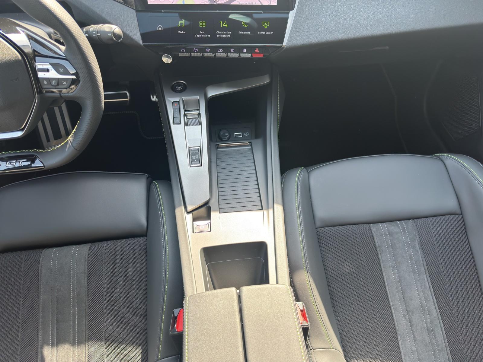 PEUGEOT 408 1.2 Hybrid 145 GT Exclusive-image-13