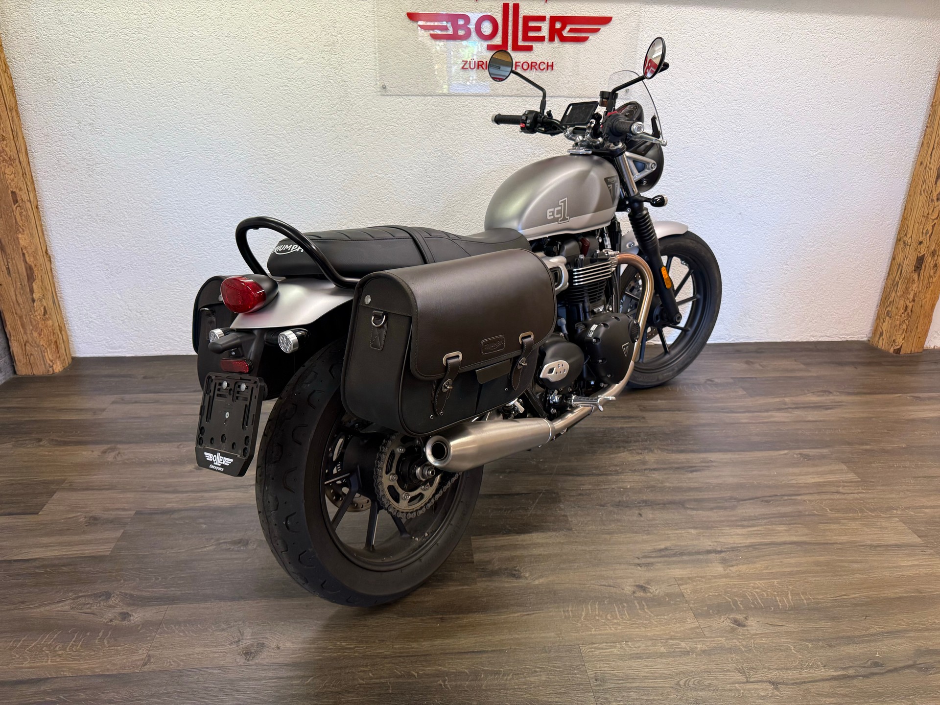 TRIUMPH Street Twin 900 Special Edition-showroom-element-3