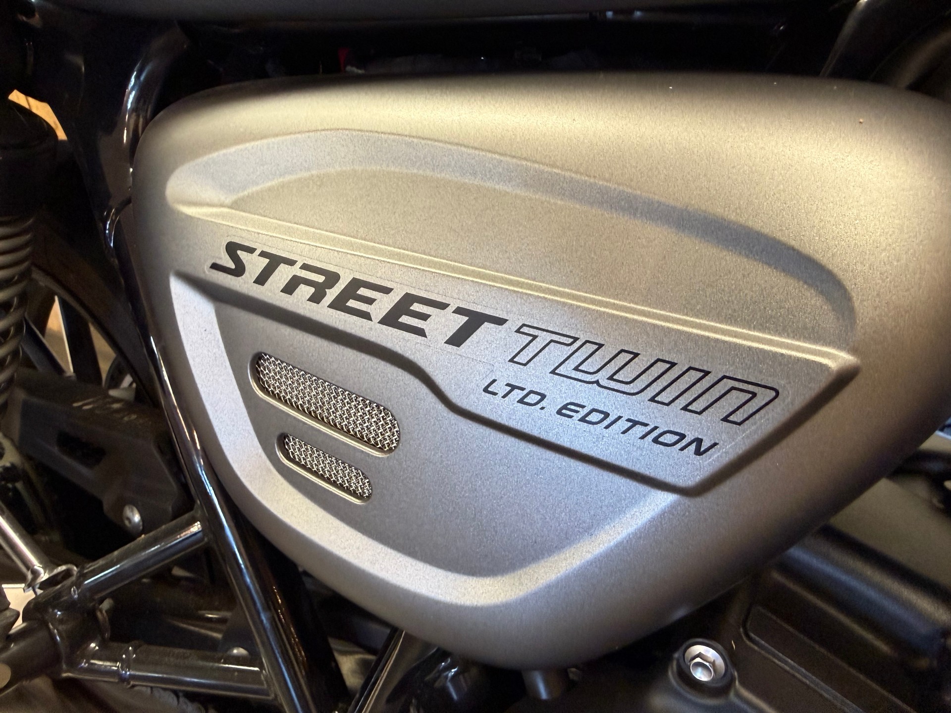 TRIUMPH Street Twin 900 Special Edition-showroom-element-2
