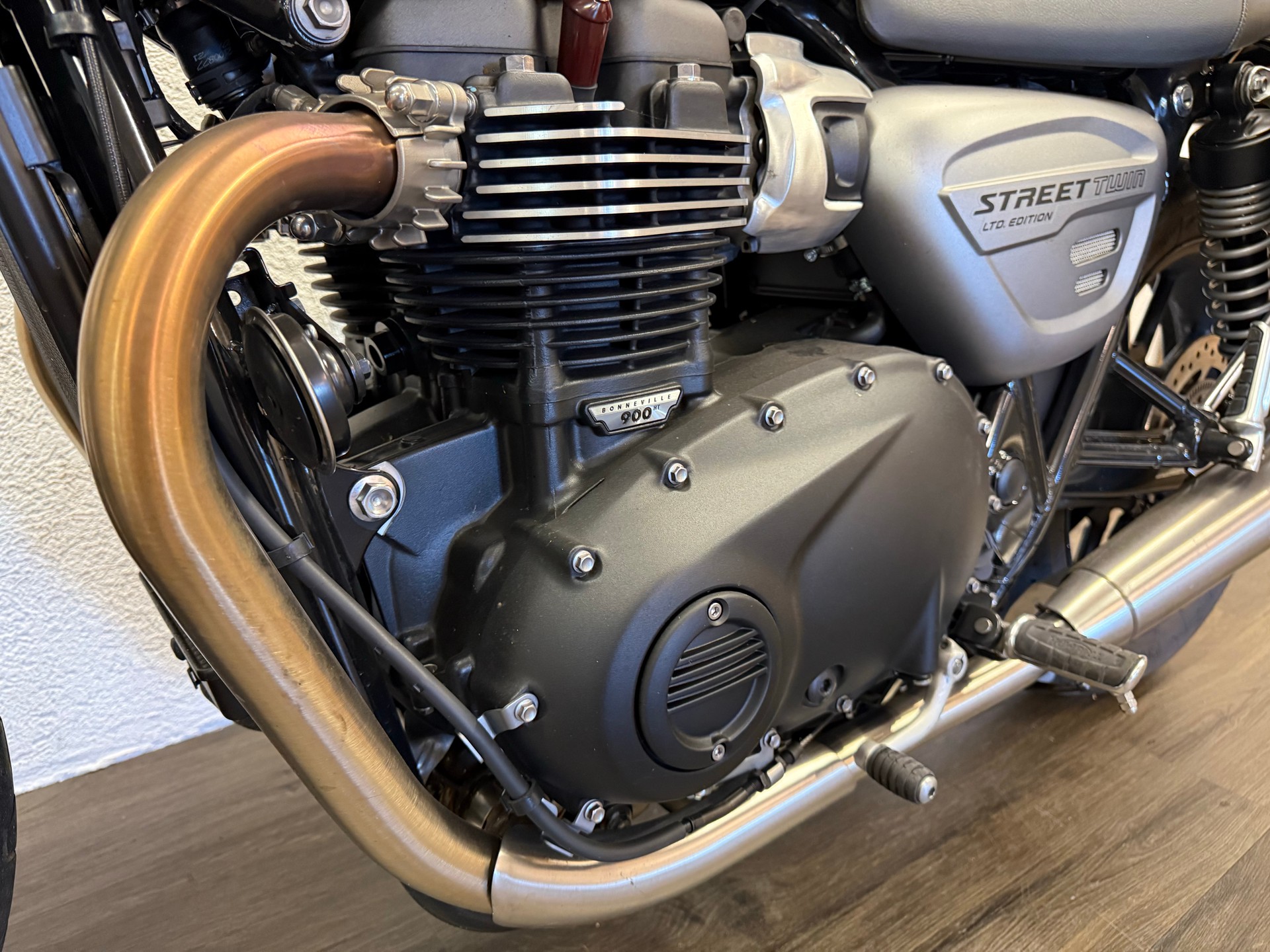 TRIUMPH Street Twin 900 Special Edition-image-8