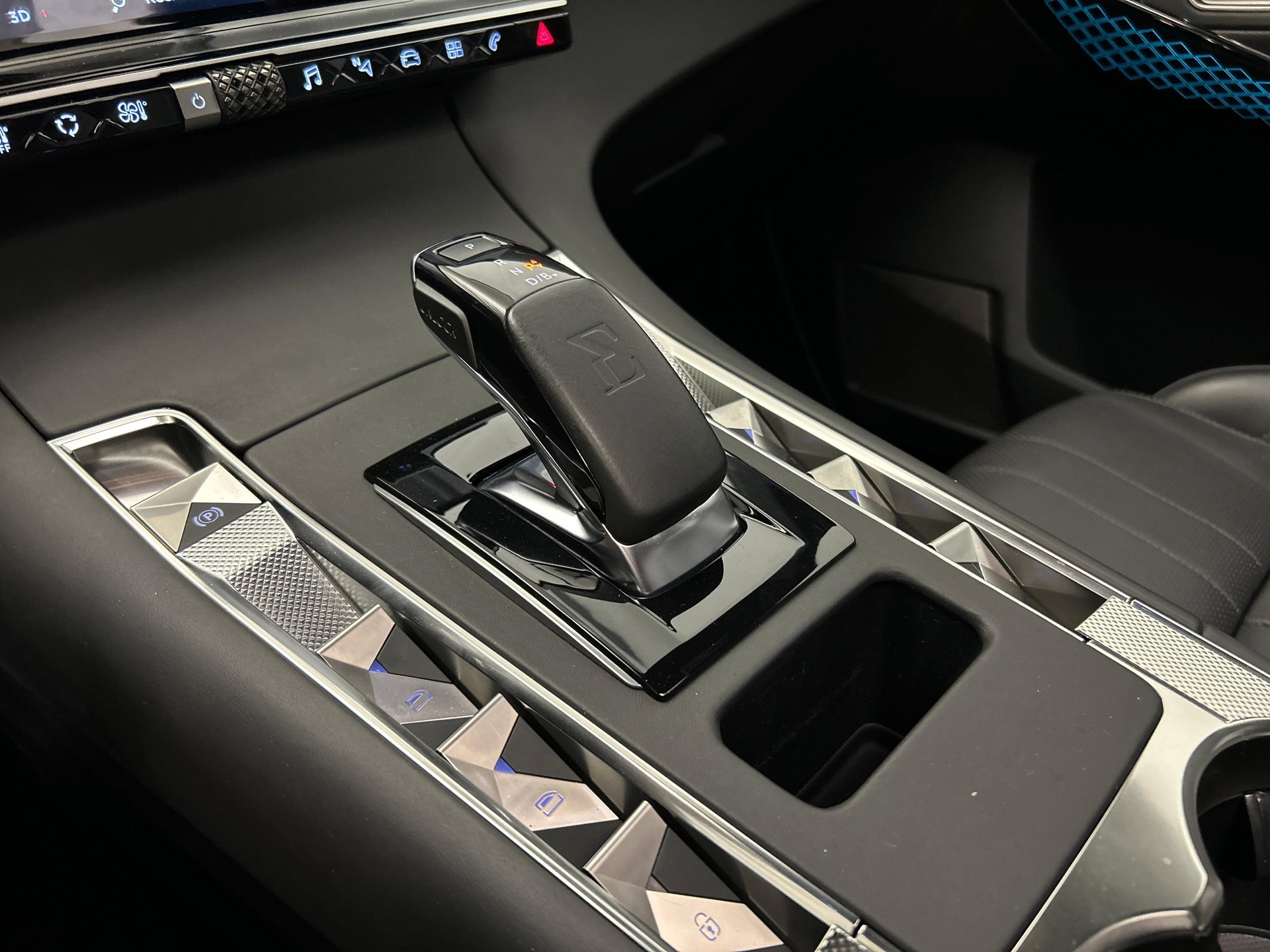 DS AUTOMOBILES 7 Crossback 1.6 E-Tense Be Chic 4x4-image-14