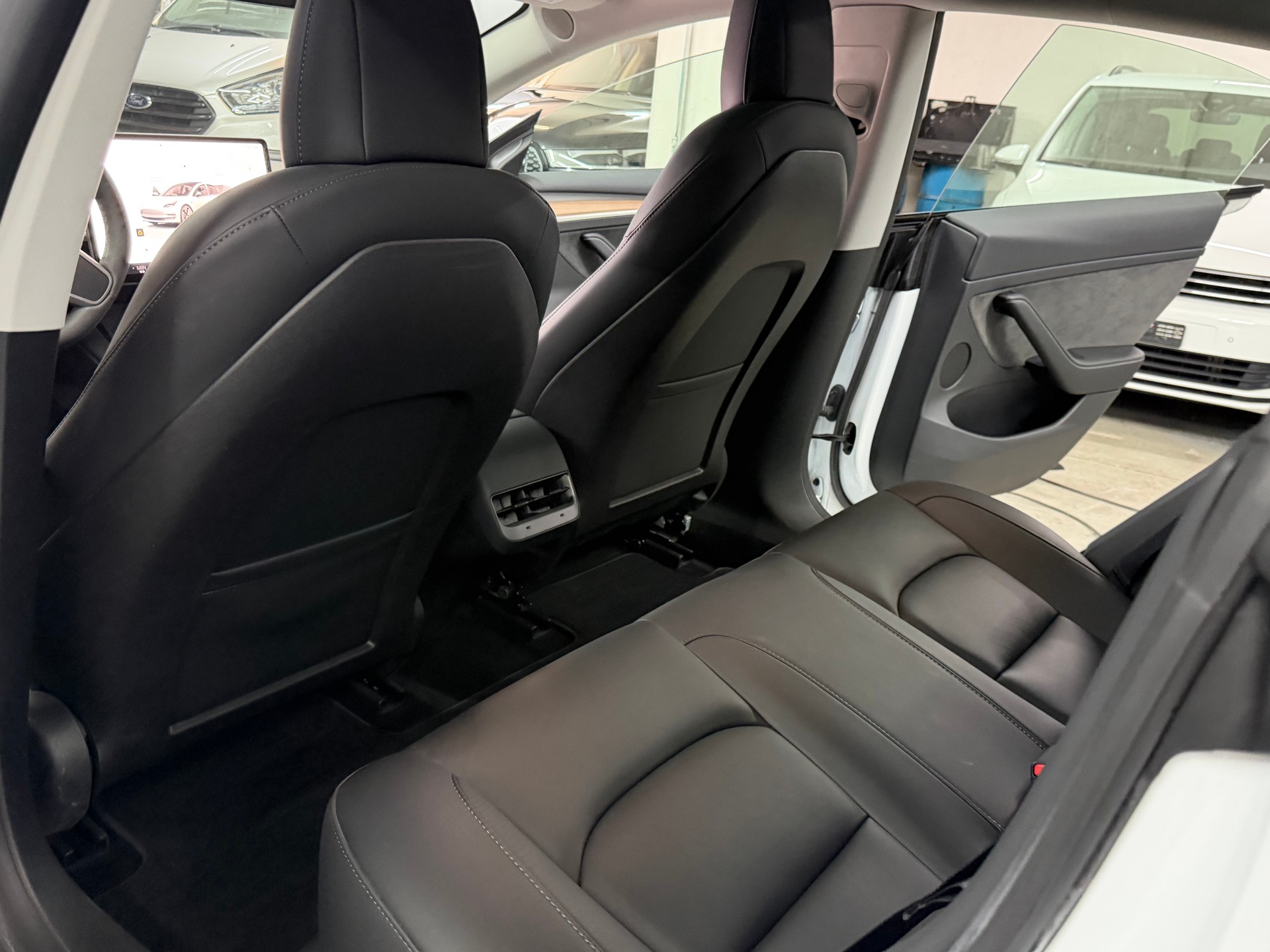 TESLA Model 3-image-8