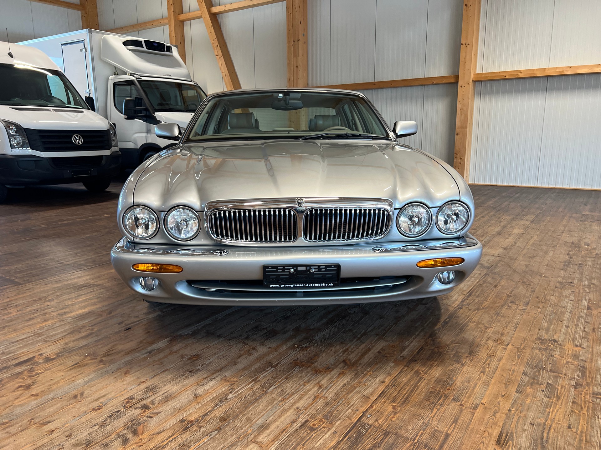 JAGUAR XJ 4.0 V8 Sovereign-showroom-element-1