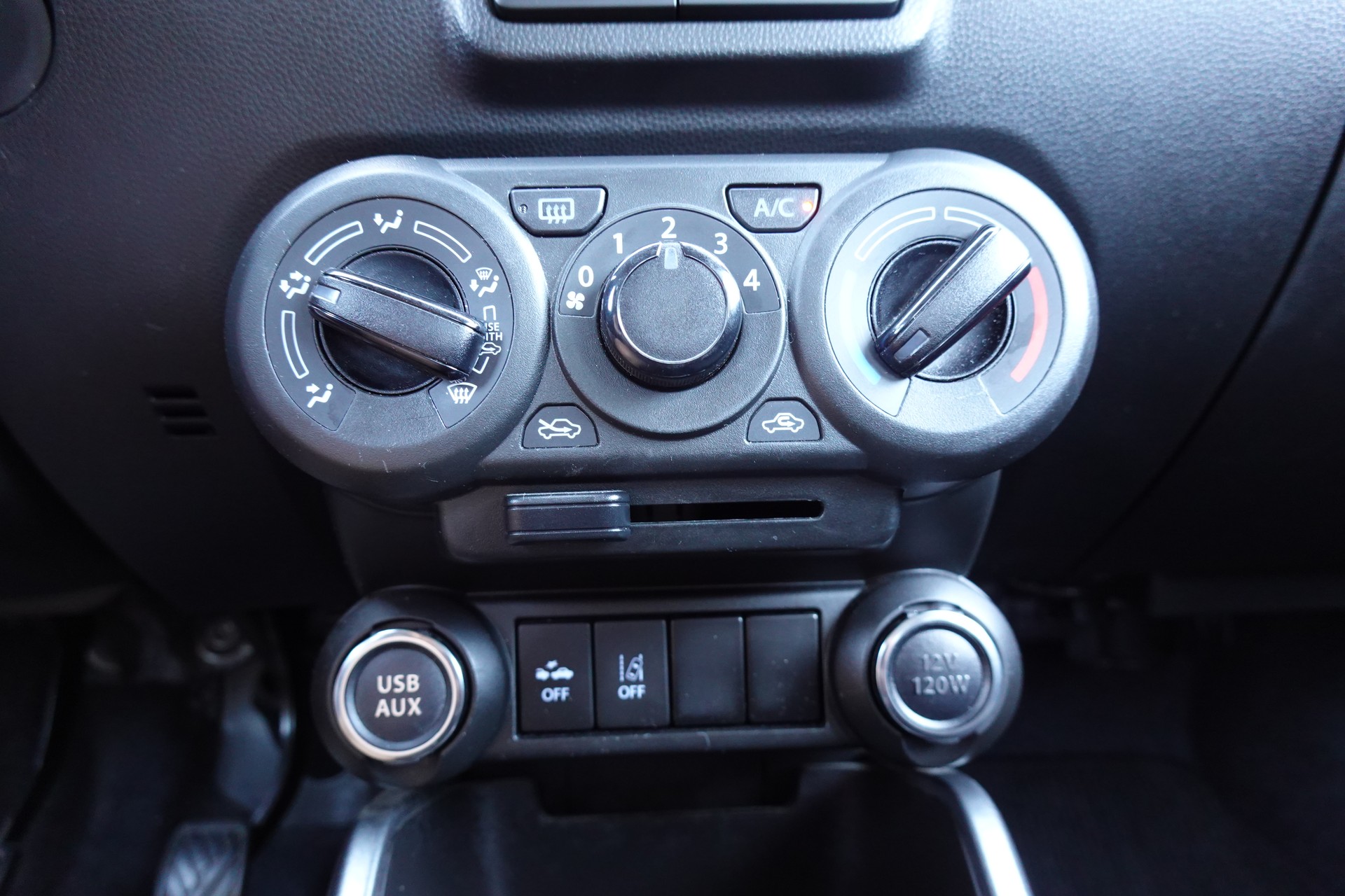 SUZUKI Ignis 1.2i Compact+ Hybrid "* CH Auto * 3 ans de Garantie * Clim Auto * Caméra * Apple Car Play * Capteurs *"-image-16