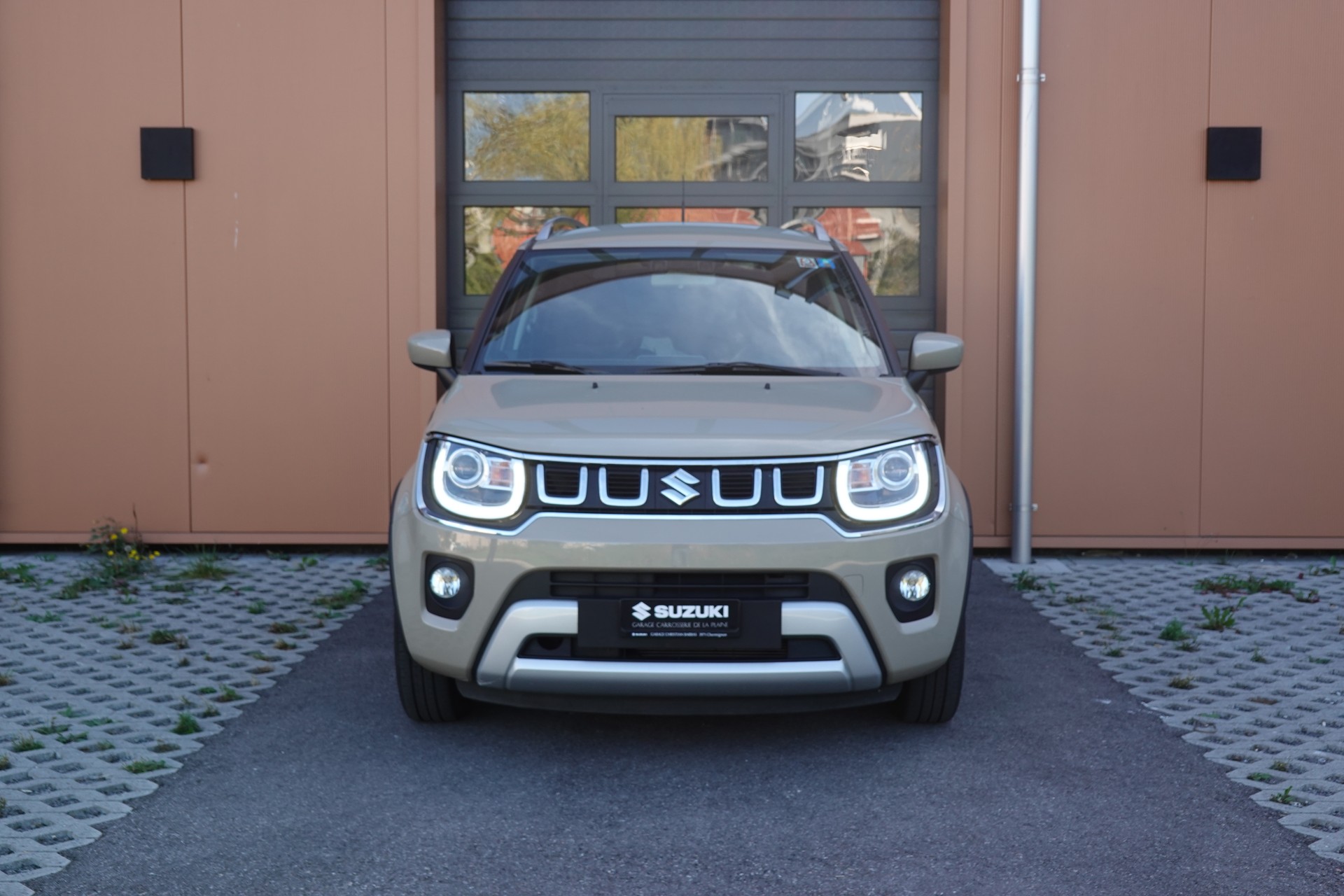 SUZUKI Ignis 1.2i Compact+ Hybrid "* CH Auto * 3 ans de Garantie * Clim Auto * Caméra * Apple Car Play * Capteurs *"-showroom-element-1
