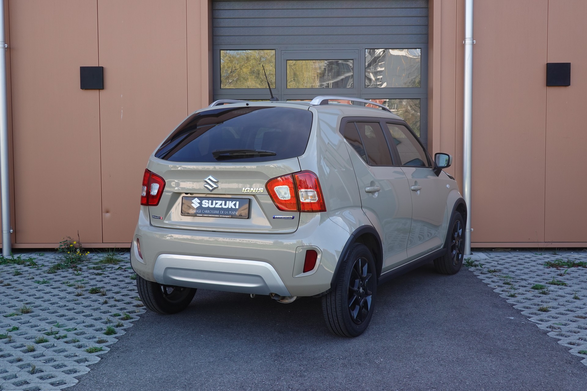 SUZUKI Ignis 1.2i Compact+ Hybrid "* CH Auto * 3 ans de Garantie * Clim Auto * Caméra * Apple Car Play * Capteurs *"-image-7