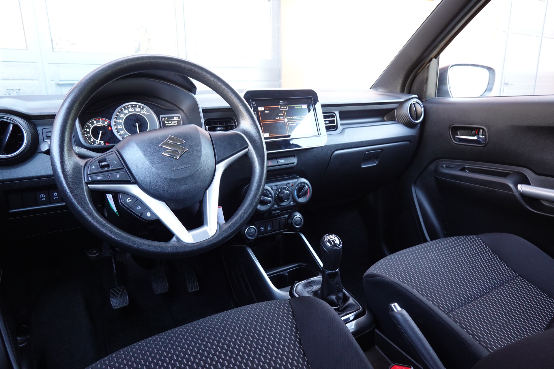 SUZUKI Ignis 1.2i Compact+ Hybrid "* CH Auto * 3 ans de Garantie * Clim Auto * Caméra * Apple Car Play * Capteurs *"-image-12