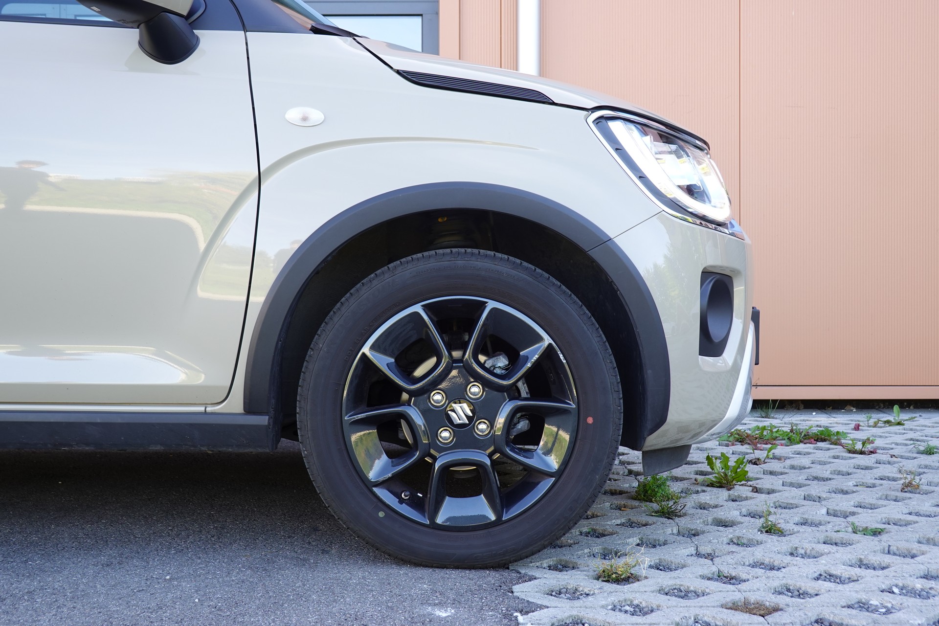 SUZUKI Ignis 1.2i Compact+ Hybrid "* CH Auto * 3 ans de Garantie * Clim Auto * Caméra * Apple Car Play * Capteurs *"-image-4