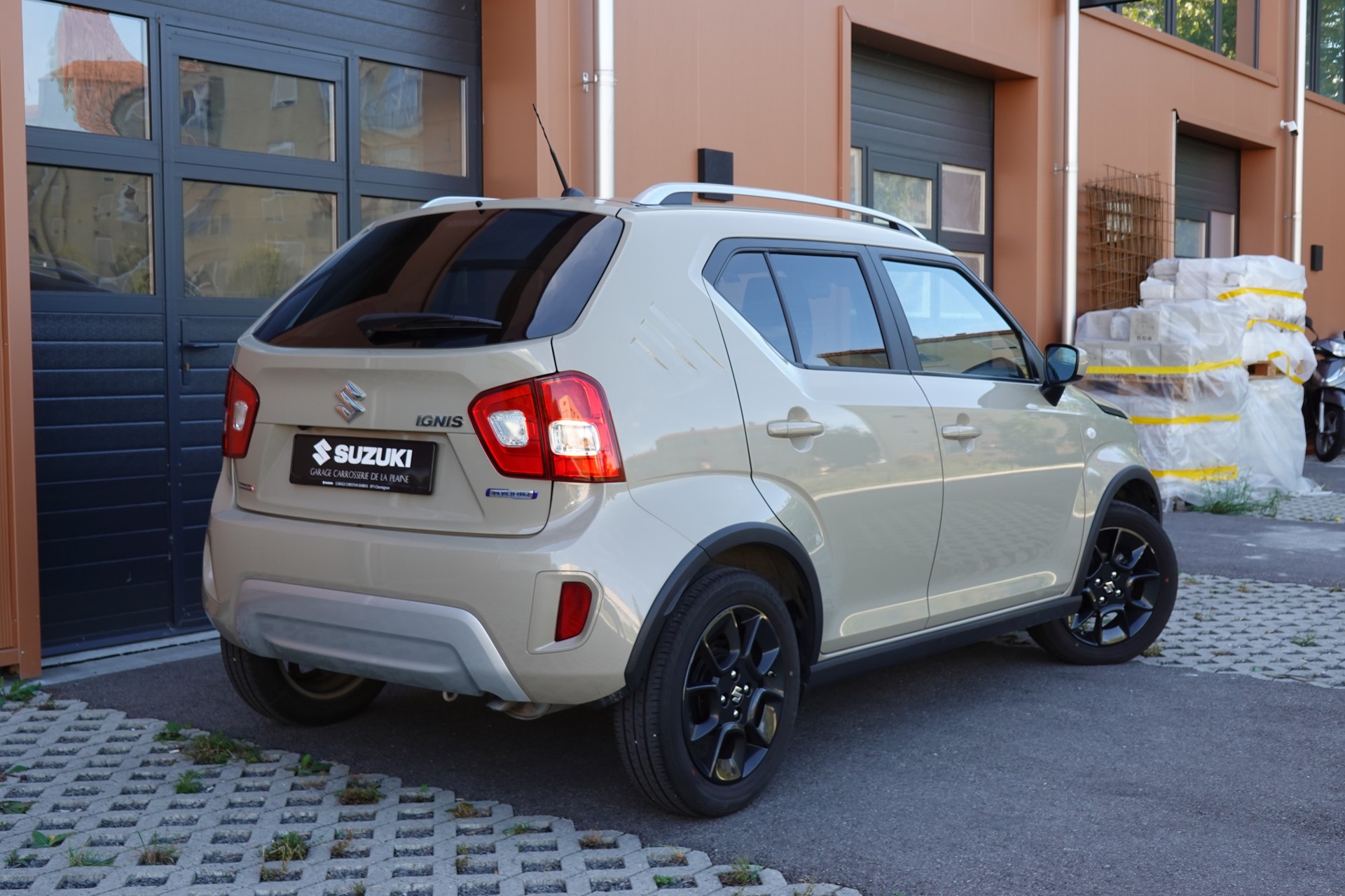 SUZUKI Ignis 1.2i Compact+ Hybrid "* CH Auto * 3 ans de Garantie * Clim Auto * Caméra * Apple Car Play * Capteurs *"-image-6