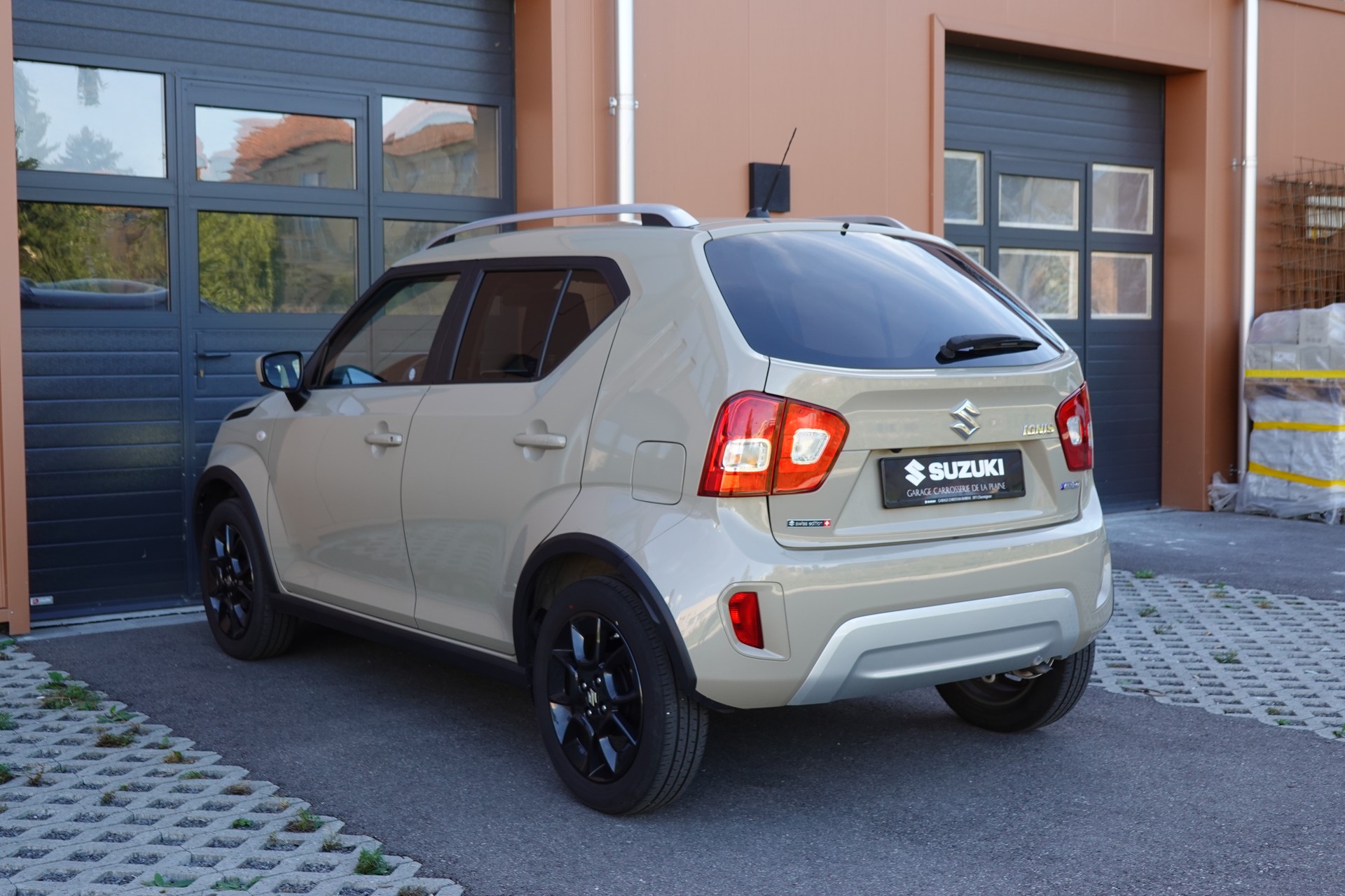 SUZUKI Ignis 1.2i Compact+ Hybrid "* CH Auto * 3 ans de Garantie * Clim Auto * Caméra * Apple Car Play * Capteurs *"-image-9