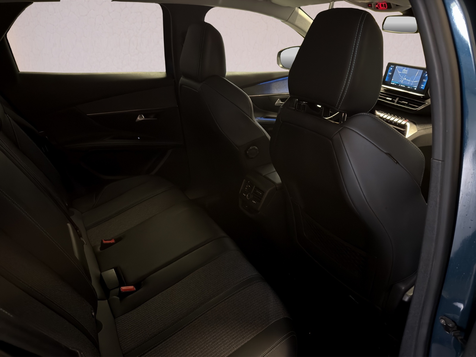 PEUGEOT 3008 1.5 BlueHDi Allure Pack EAT8-image-12