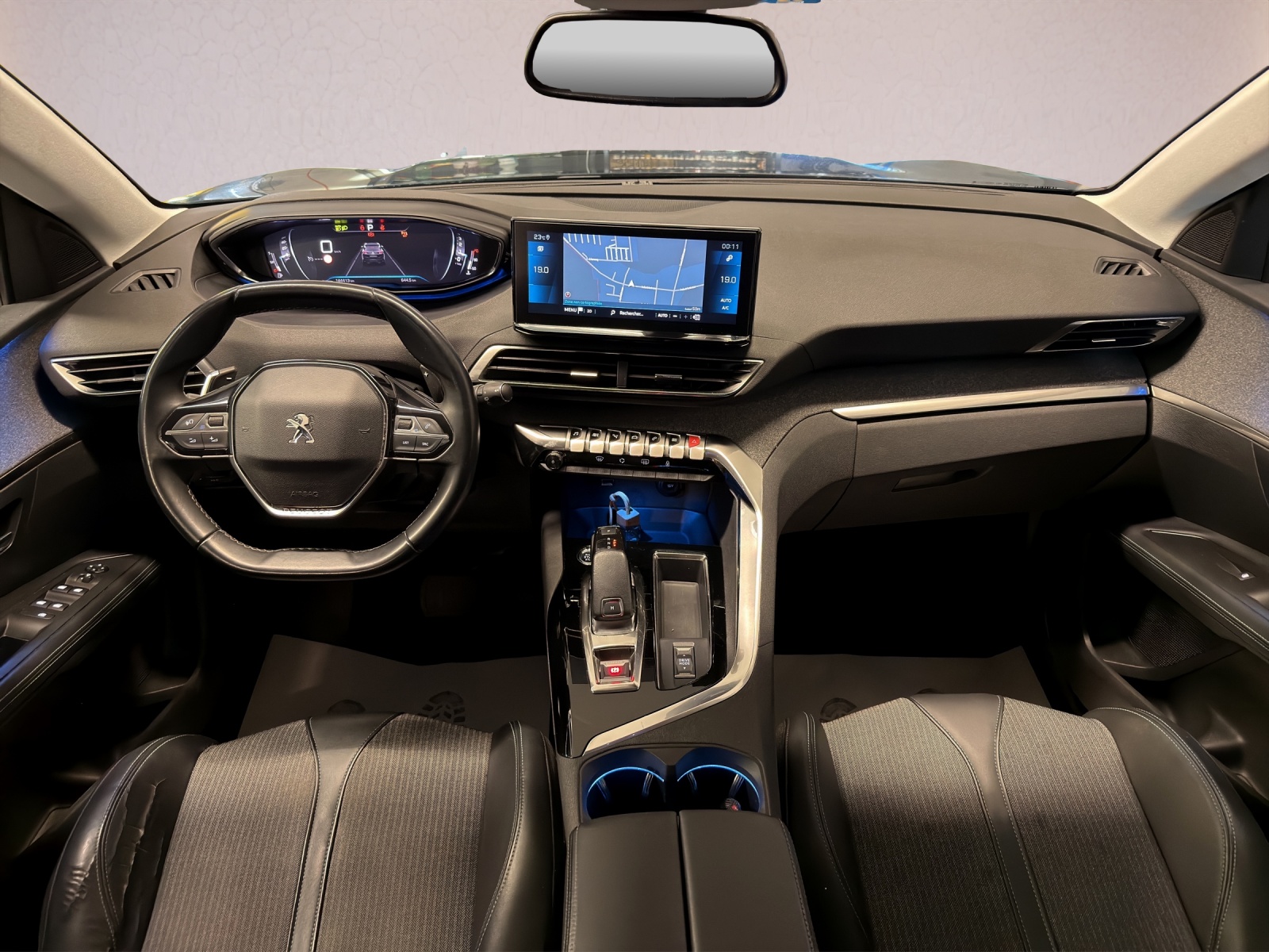 PEUGEOT 3008 1.5 BlueHDi Allure Pack EAT8-showroom-element-3