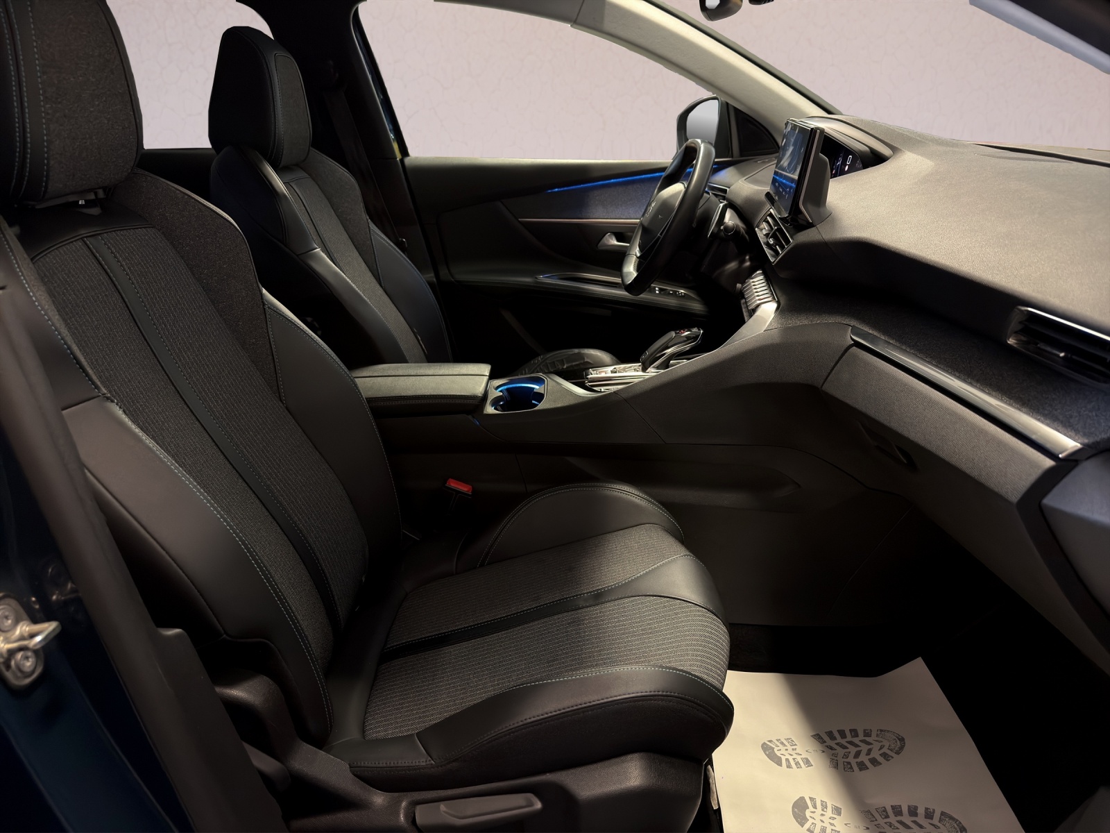 PEUGEOT 3008 1.5 BlueHDi Allure Pack EAT8-image-7