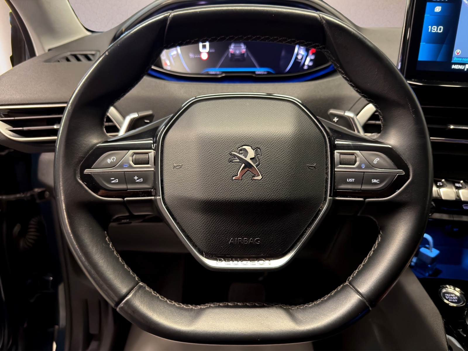 PEUGEOT 3008 1.5 BlueHDi Allure Pack EAT8-image-10