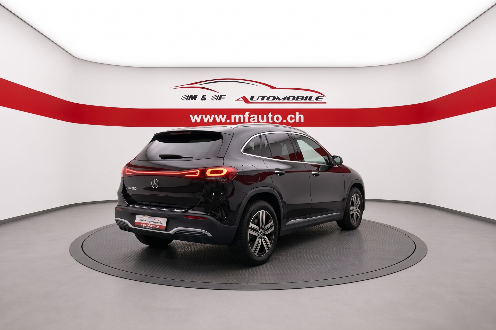 MERCEDES-BENZ EQA 250 Electric Art Line-showroom-element-3