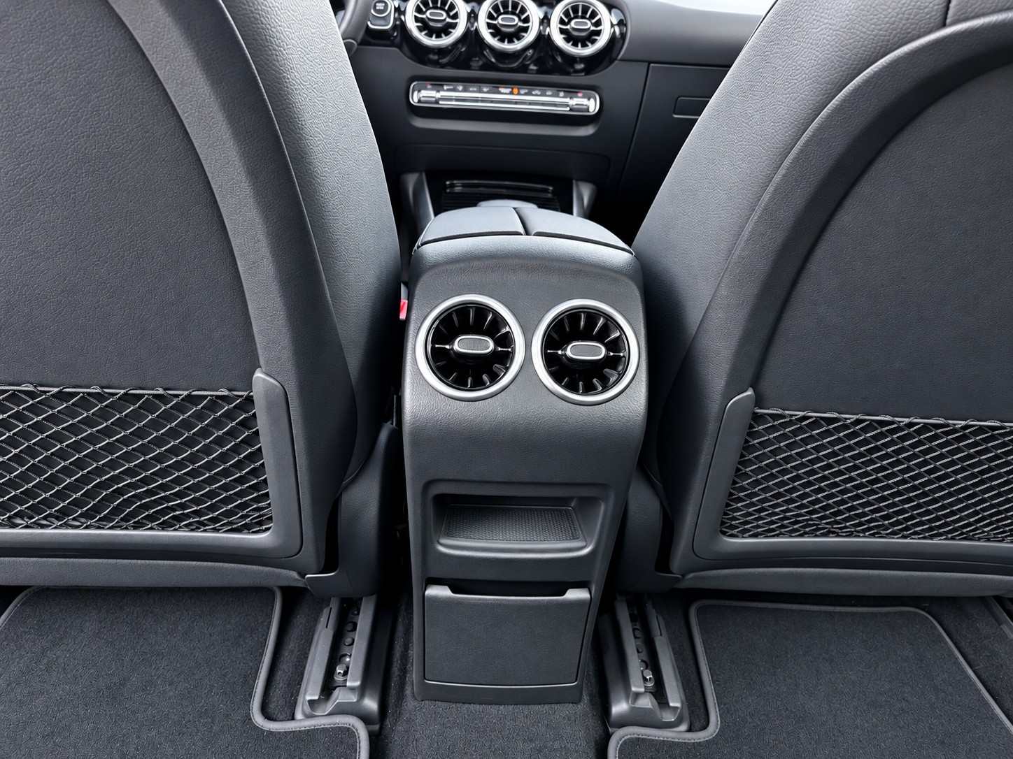 MERCEDES-BENZ EQA 250 Electric Art Line-image-21