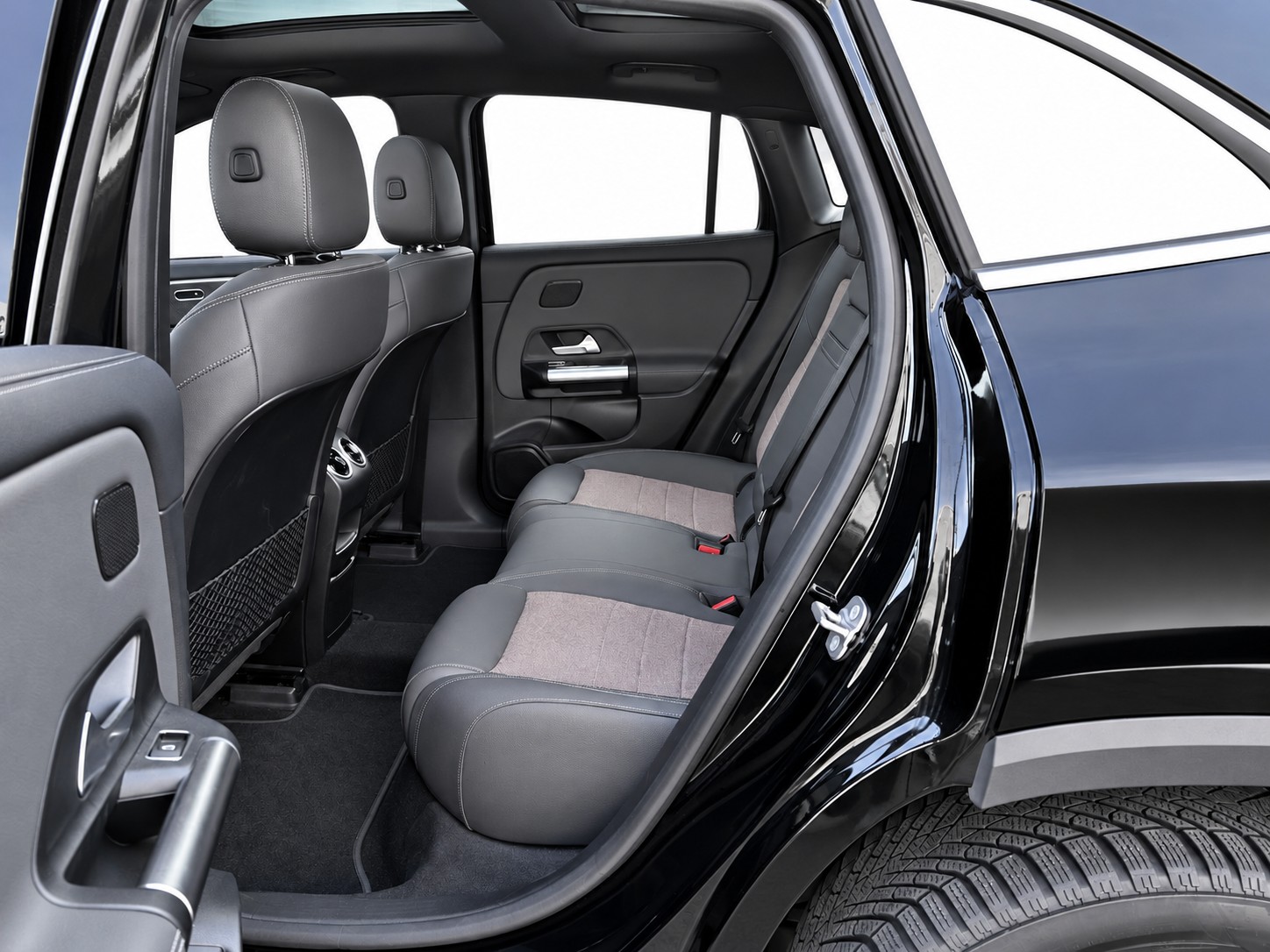 MERCEDES-BENZ EQA 250 Electric Art Line-image-14