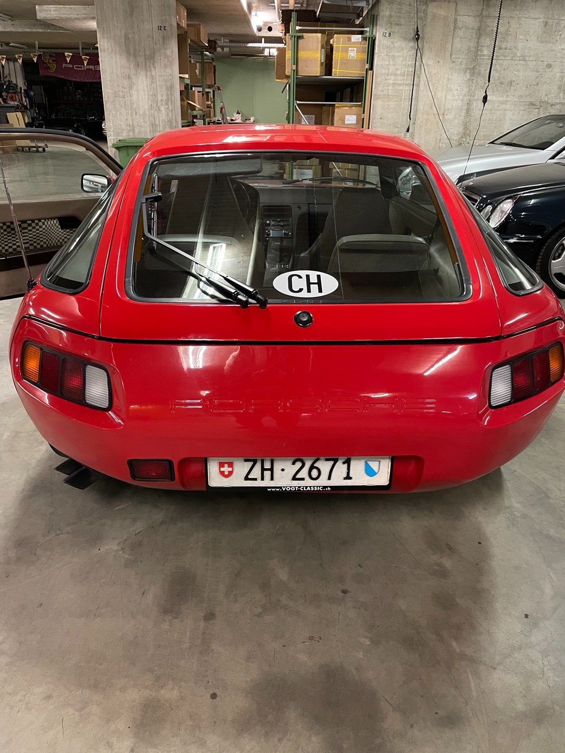 PORSCHE 928 S-image-1