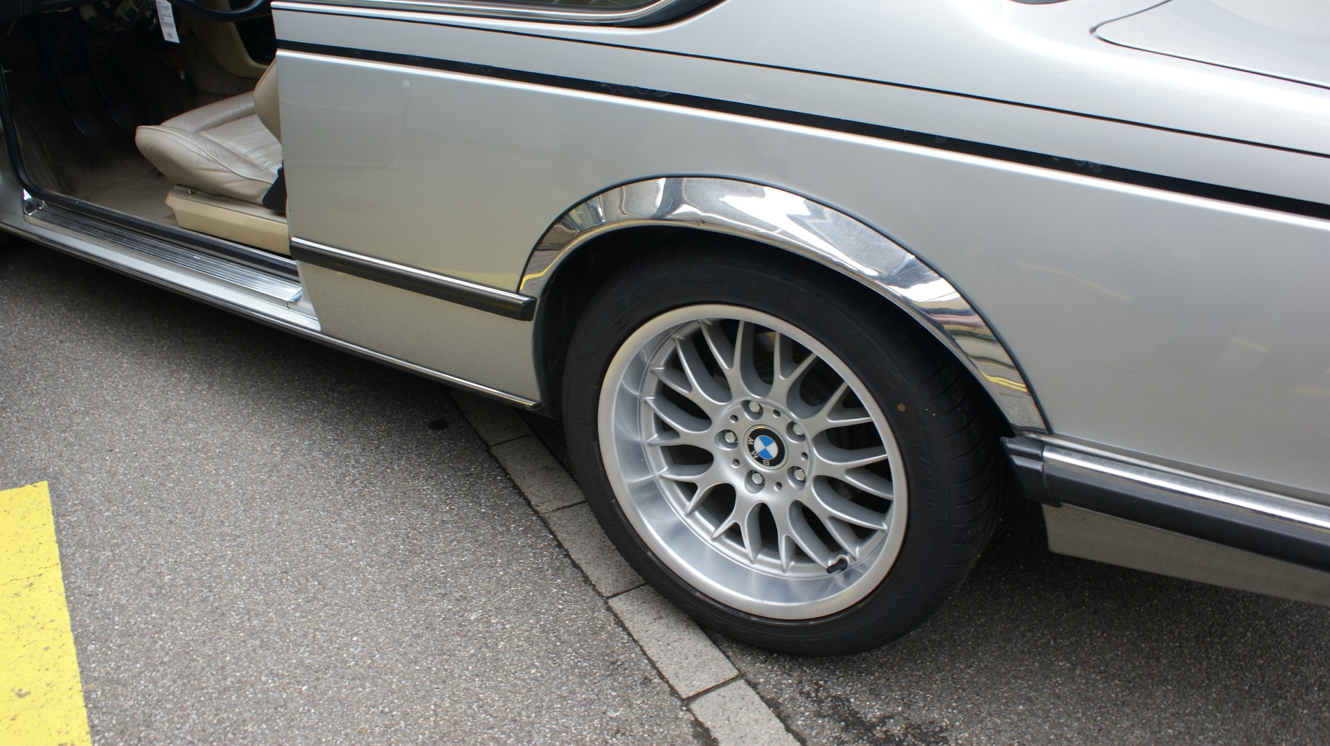 BMW BMW 635 CSI-image-8