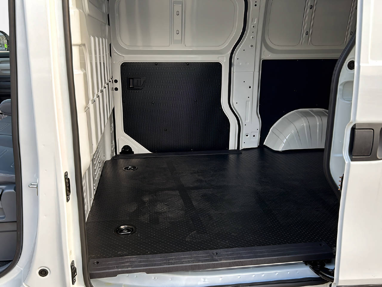 MAXUS eDeliver 5 Kaw. E-Motor 64kWh-image-12