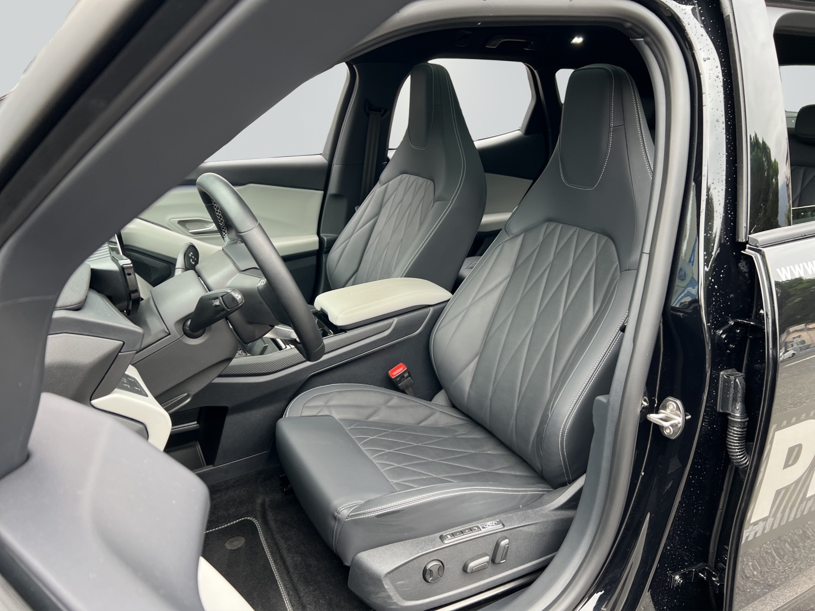 FORD Capri Extended Range Premium-image-4