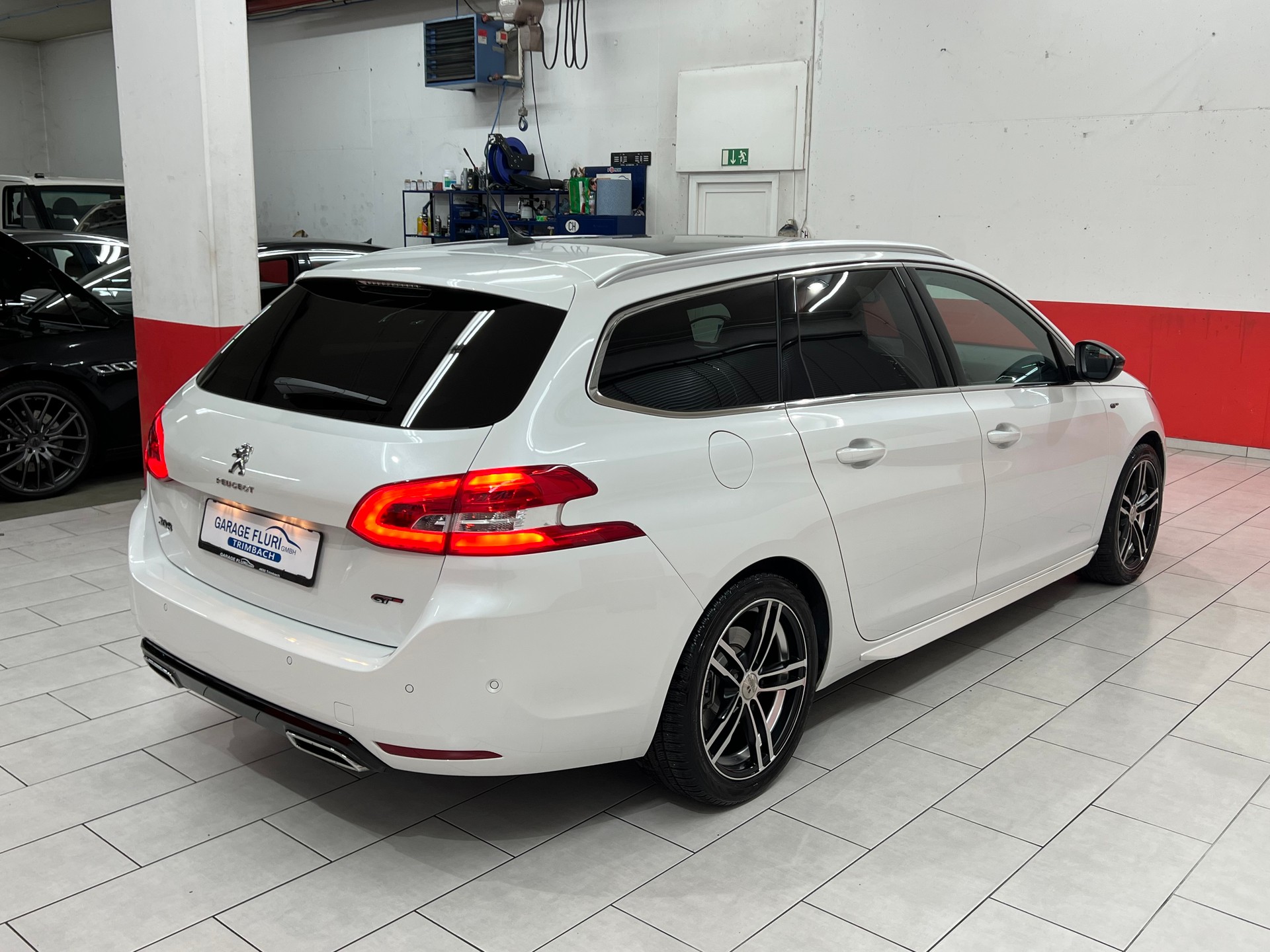 PEUGEOT 308 SW 2.0 BlueHDI GT Automatic-image-4