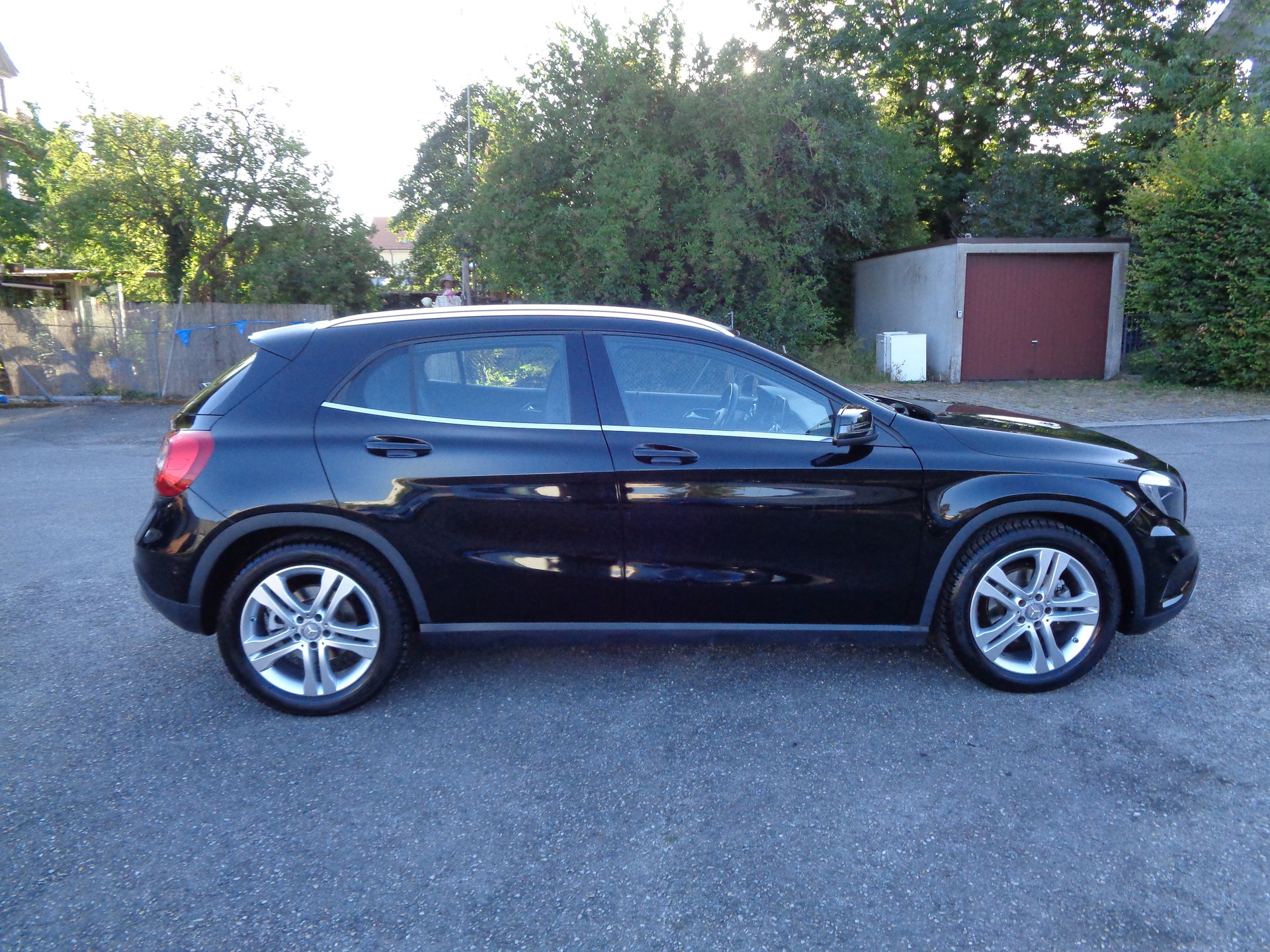 MERCEDES-BENZ GLA 180 Urban 7G-DCT-image-4