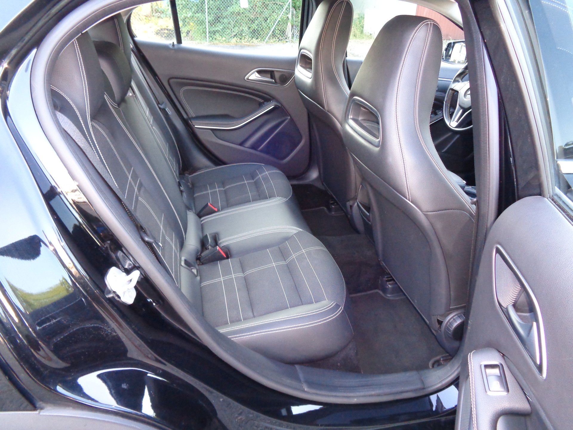 MERCEDES-BENZ GLA 180 Urban 7G-DCT-image-7