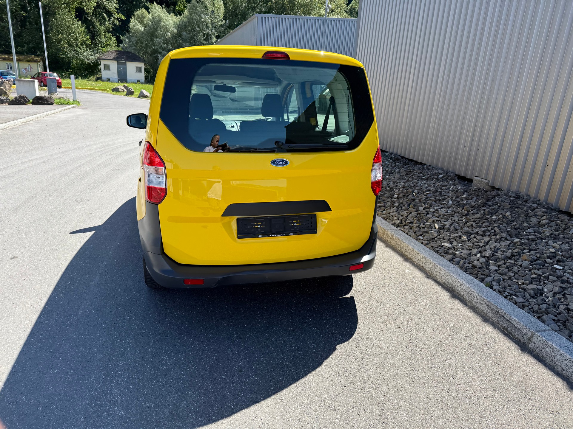 FORD Tourneo Courier 1.0 SCTi Trend +++ TACHYMATRE-image-4