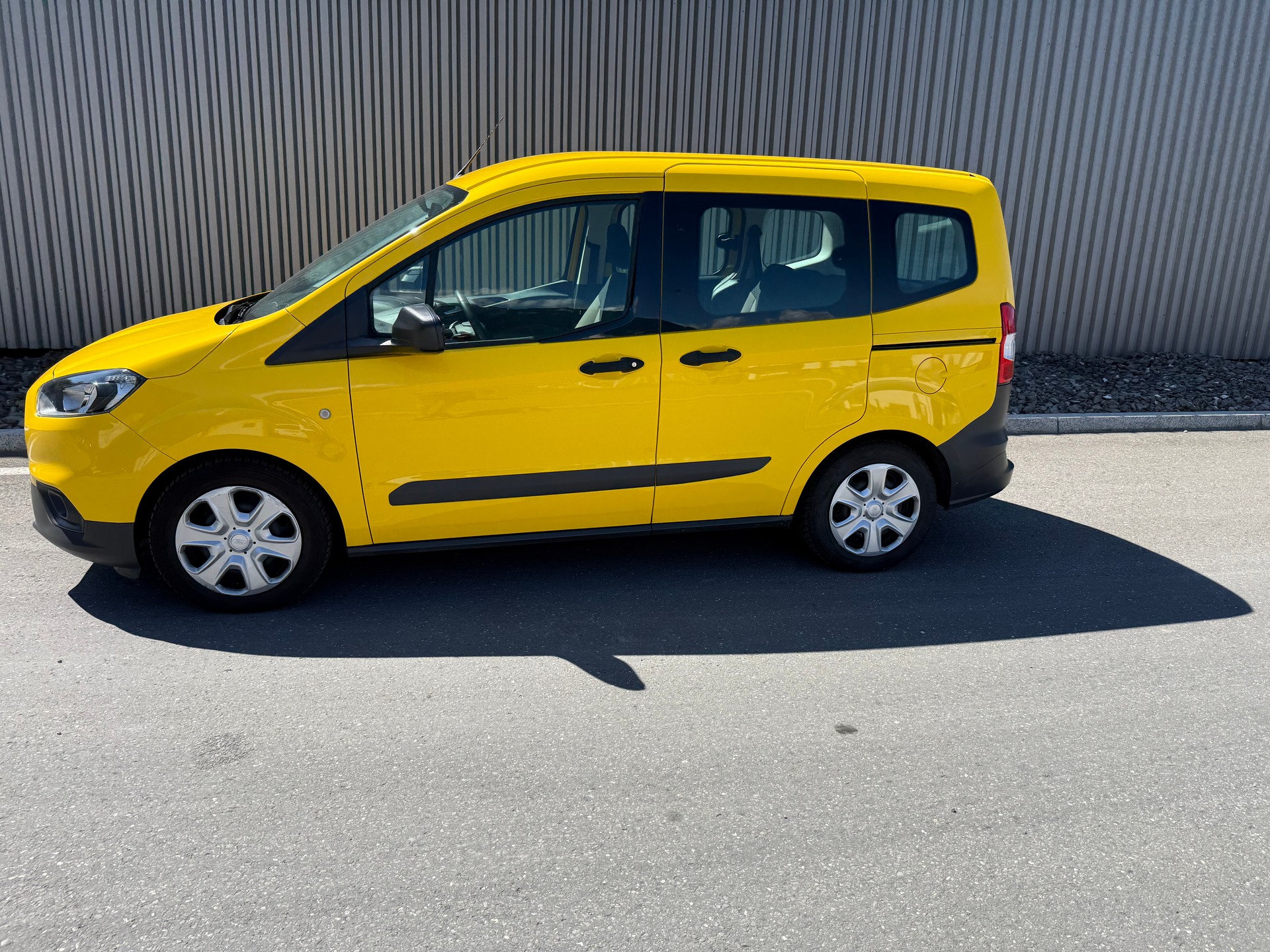 FORD Tourneo Courier 1.0 SCTi Trend +++ TACHYMATRE-showroom-element-2