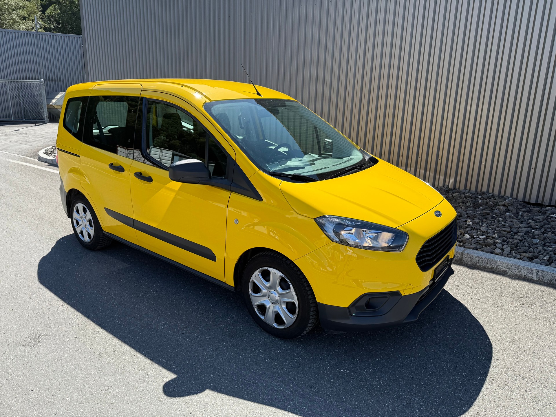 FORD Tourneo Courier 1.0 SCTi Trend +++ TACHYMATRE-image-8