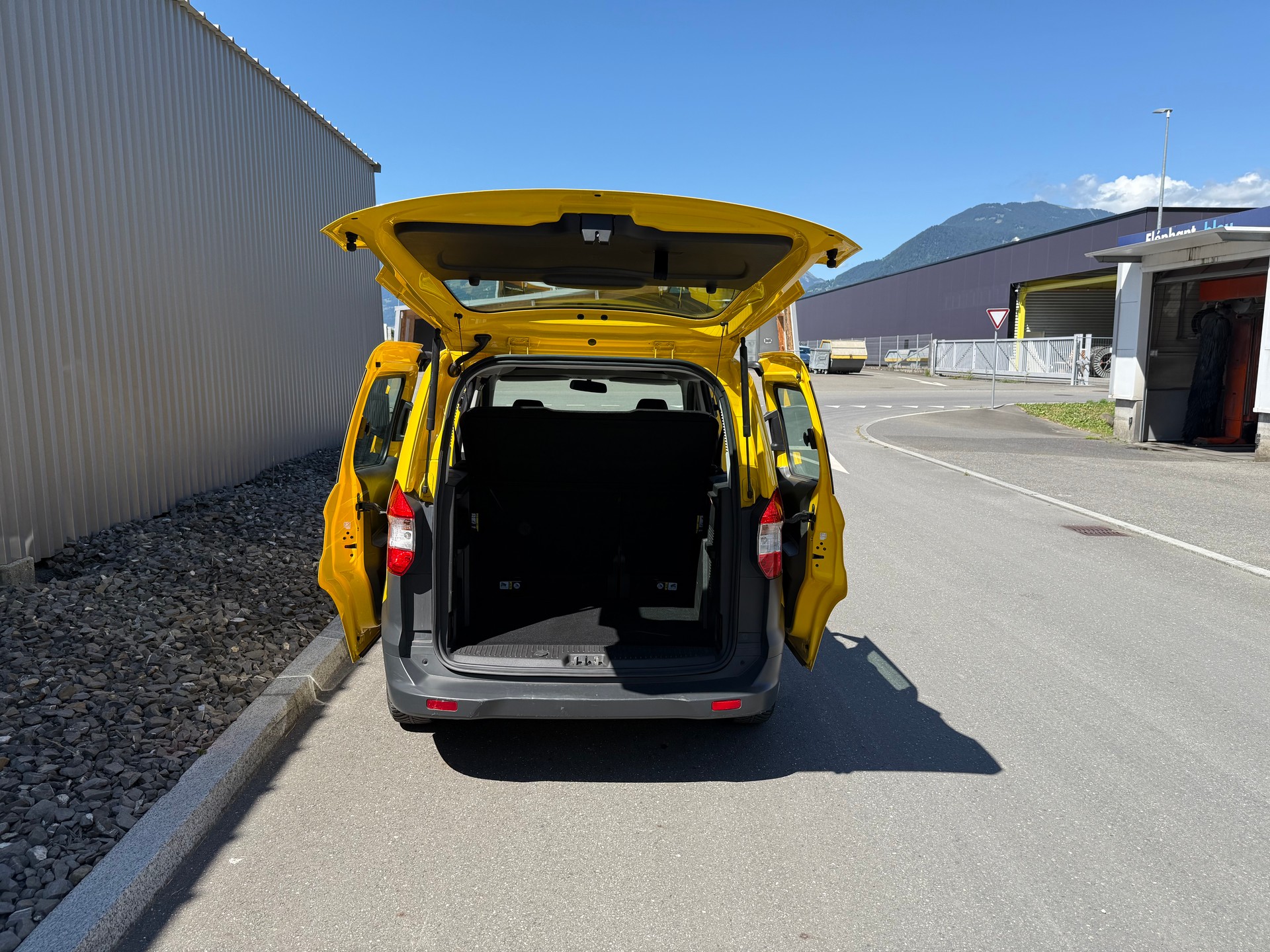 FORD Tourneo Courier 1.0 SCTi Trend +++ TACHYMATRE-image-11