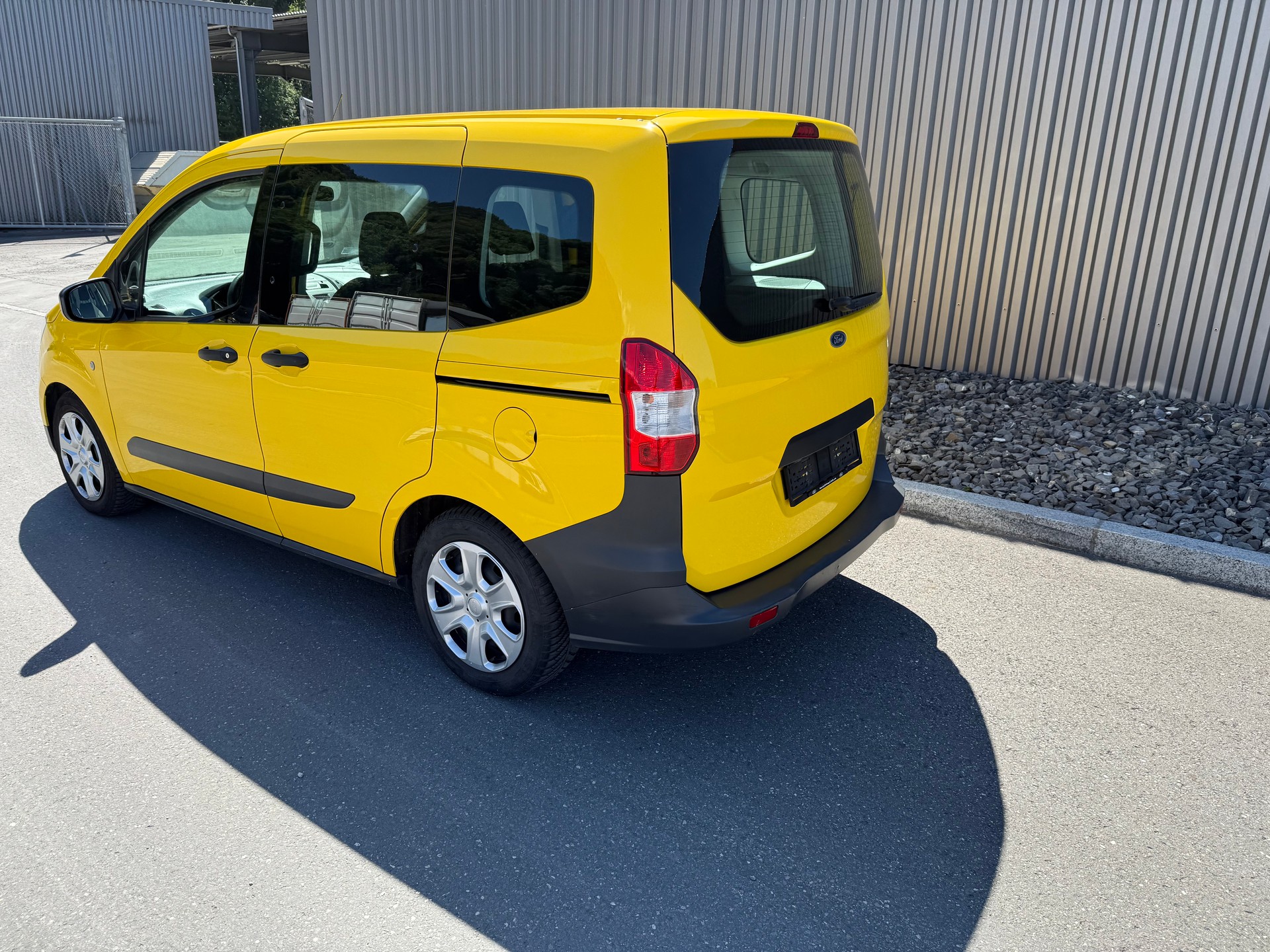 FORD Tourneo Courier 1.0 SCTi Trend +++ TACHYMATRE-showroom-element-3