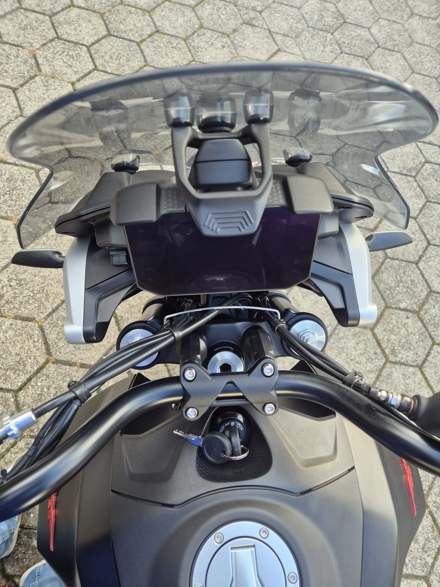 MOTO GUZZI V85 TT Strada E5+-image-4