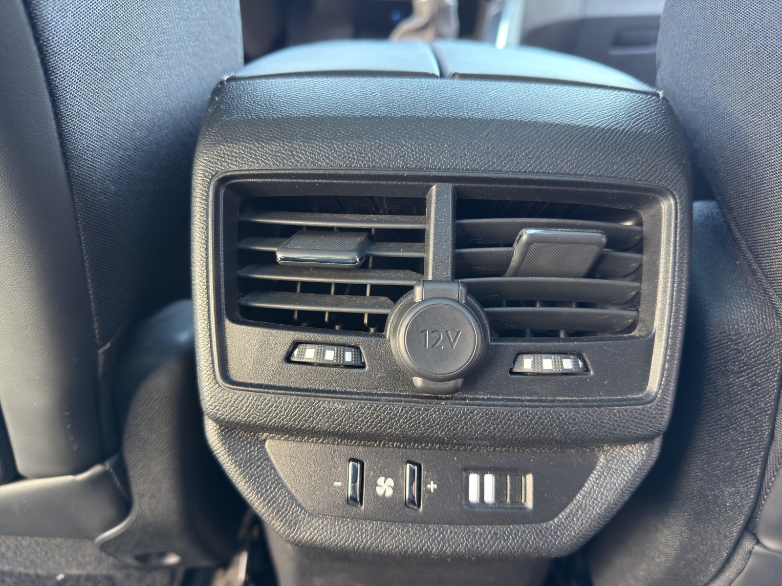 PEUGEOT 5008 2.0 BlueHDi GT Line-image-19