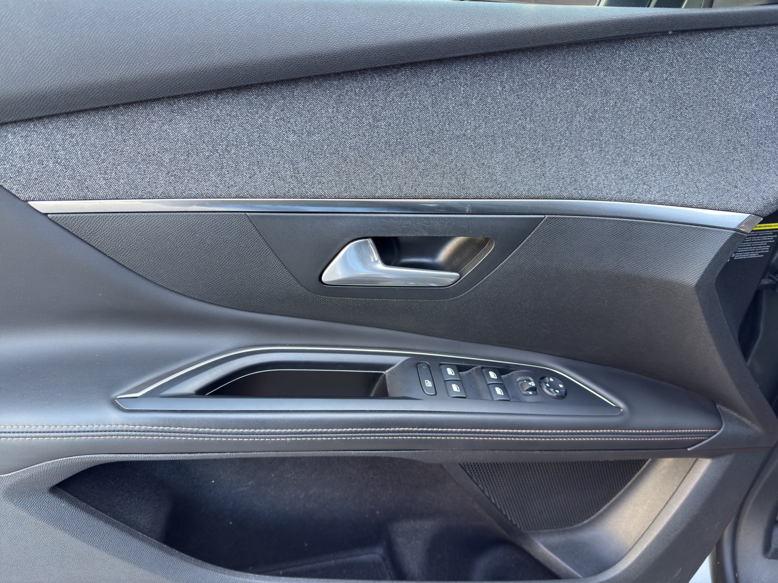 PEUGEOT 5008 2.0 BlueHDi GT Line-image-11
