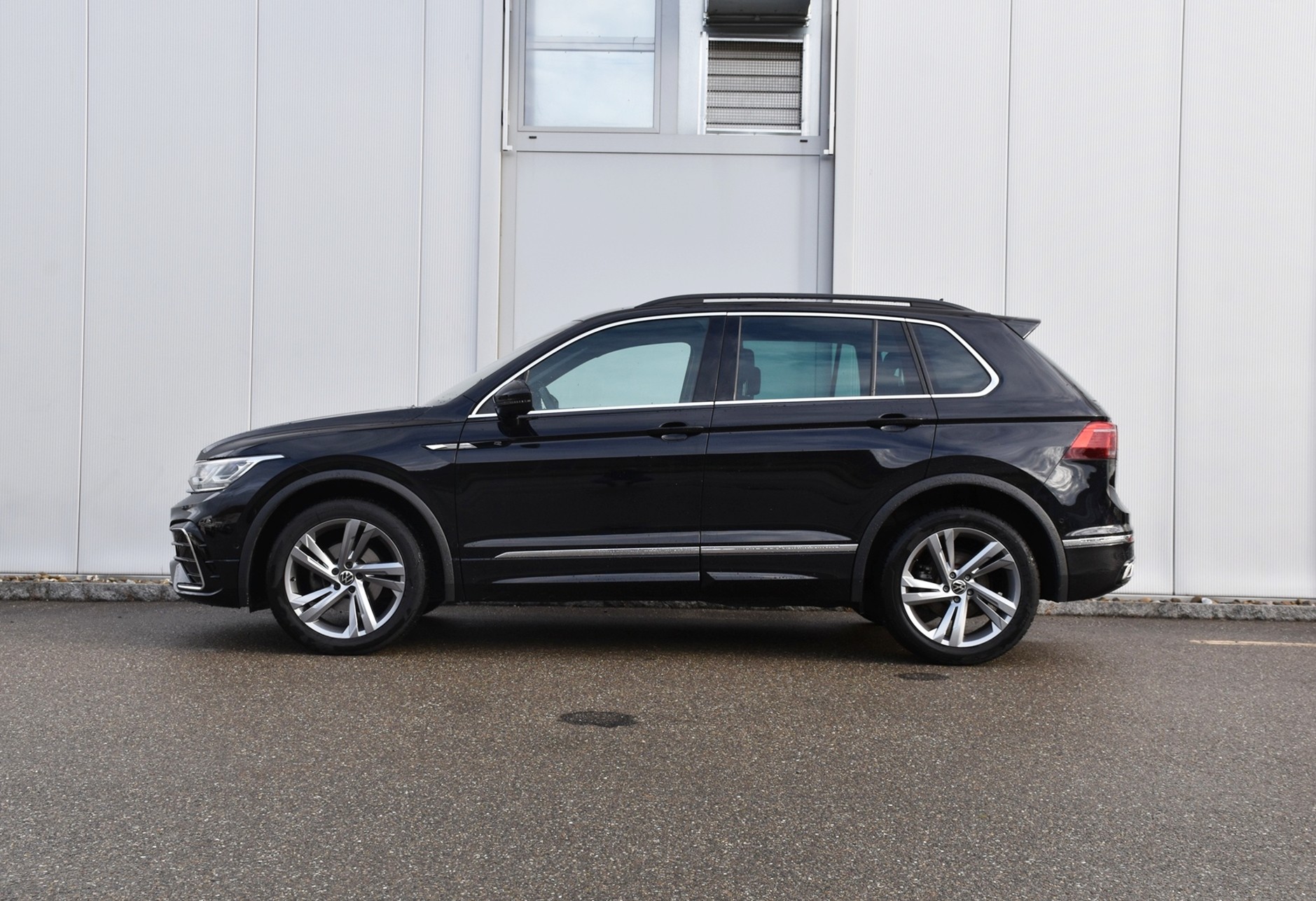 VW Tiguan 2.0 TDI R-Line 4M-image-2
