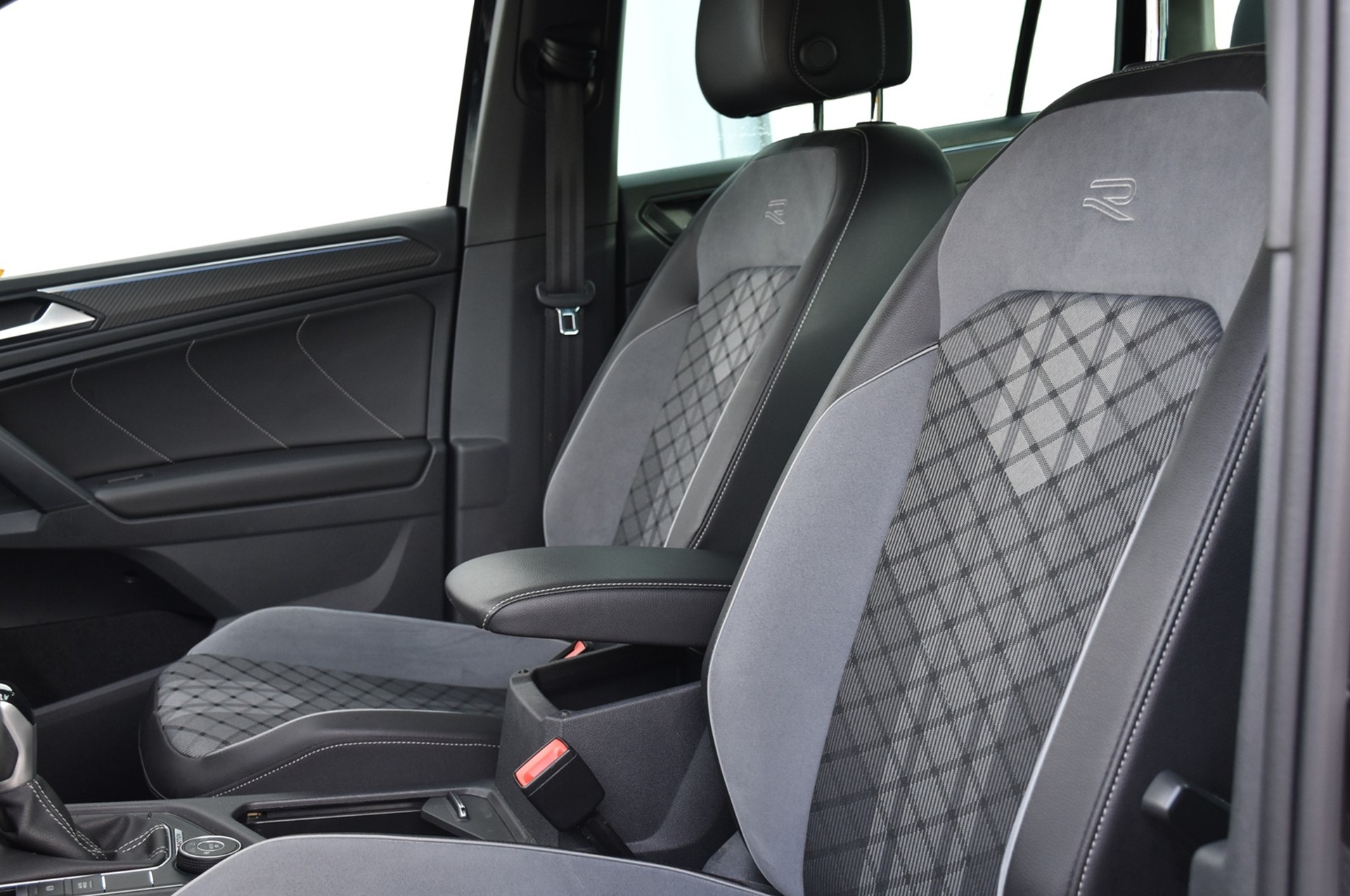 VW Tiguan 2.0 TDI R-Line 4M-image-9