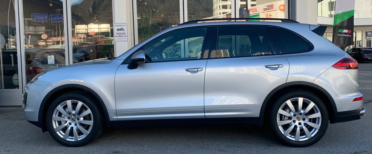 PORSCHE Cayenne S-showroom-element-2