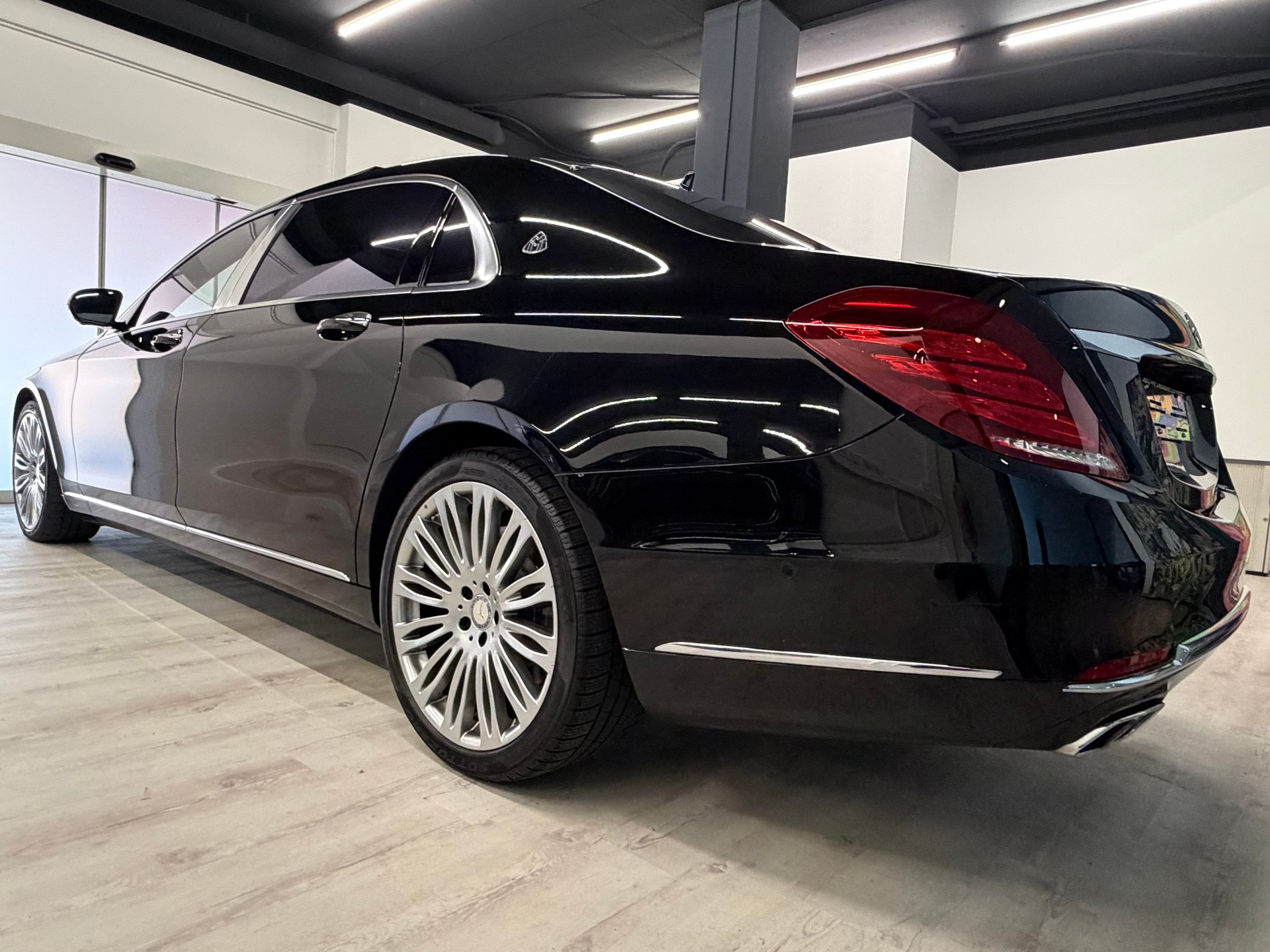 MERCEDES-BENZ S 500 Maybach 4Matic 9G-Tronic-image-11