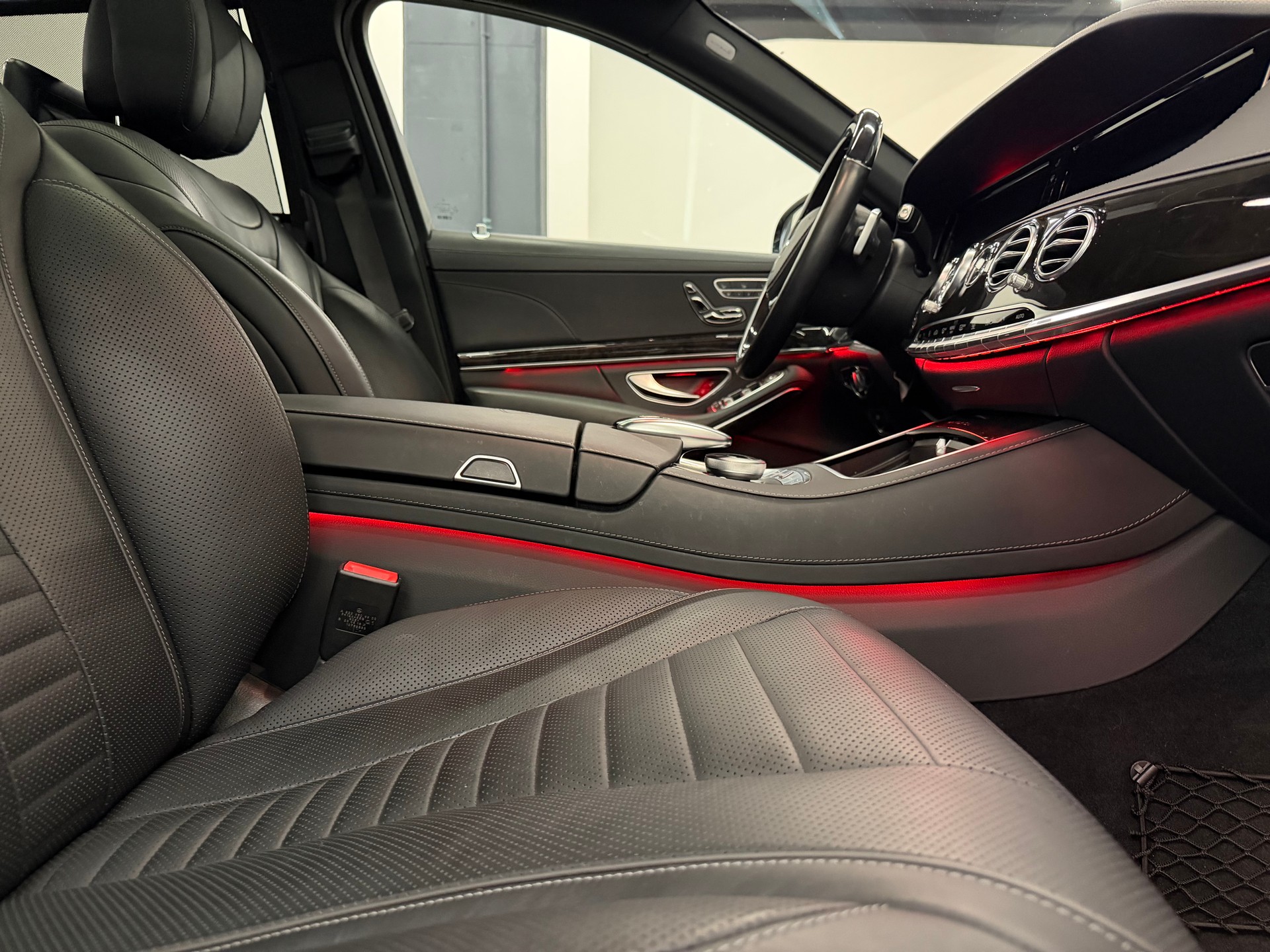 MERCEDES-BENZ S 500 Maybach 4Matic 9G-Tronic-image-21