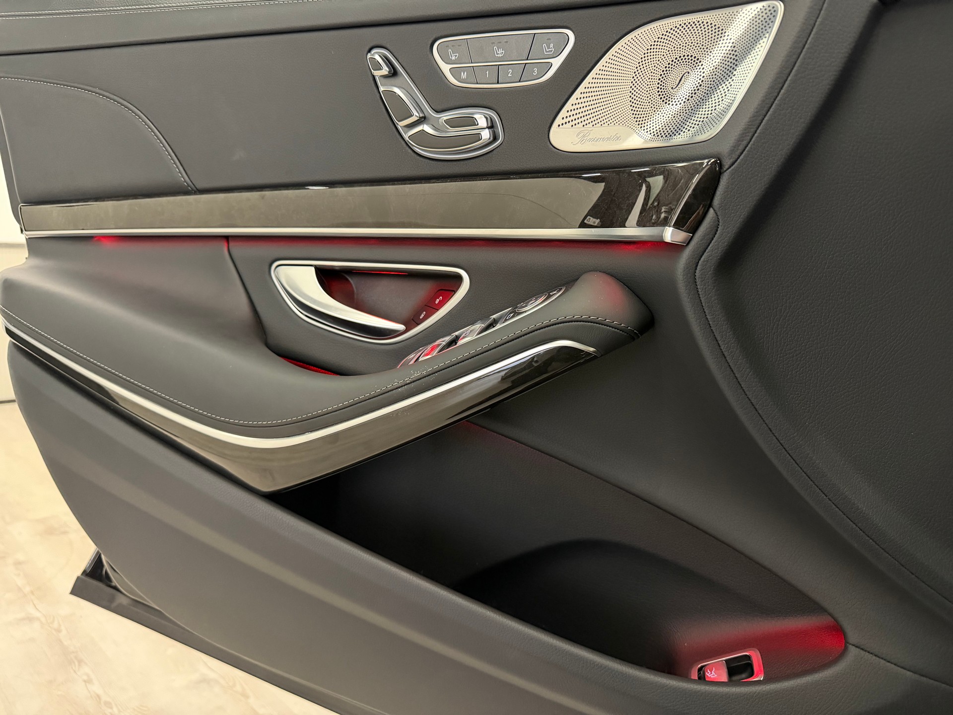 MERCEDES-BENZ S 500 Maybach 4Matic 9G-Tronic-image-31