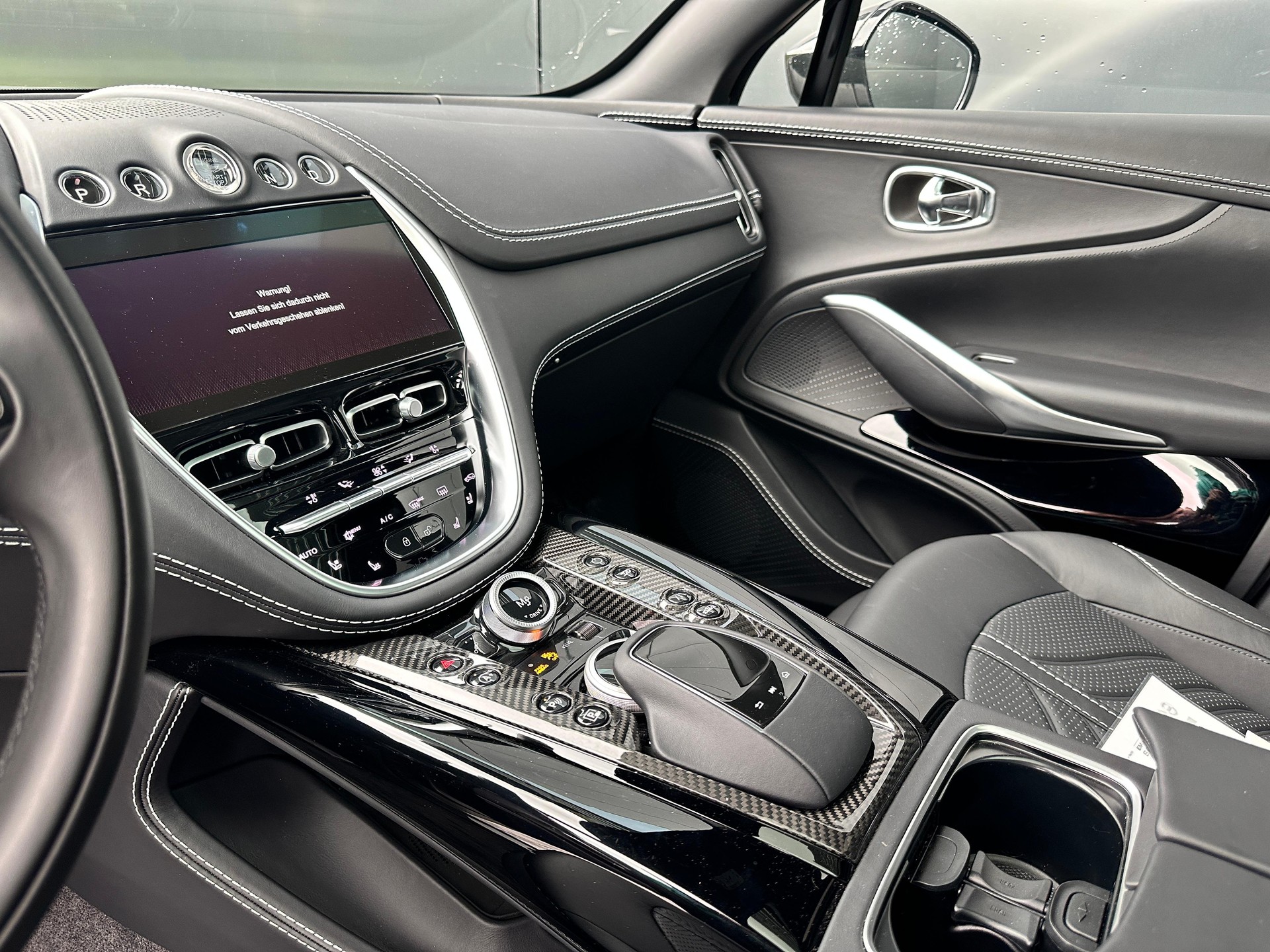 ASTON MARTIN DBX 707 4.0 V8 Bi-Turbo-image-31