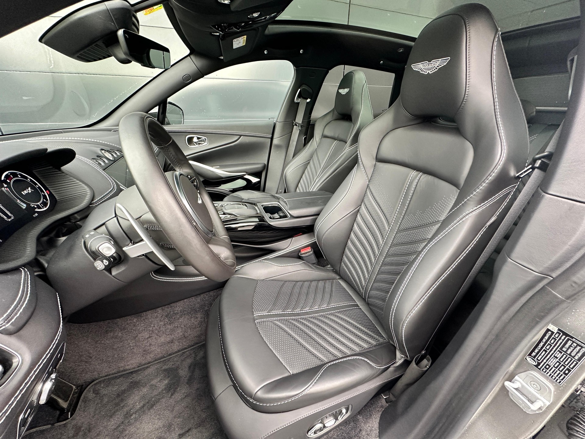 ASTON MARTIN DBX 707 4.0 V8 Bi-Turbo-image-29