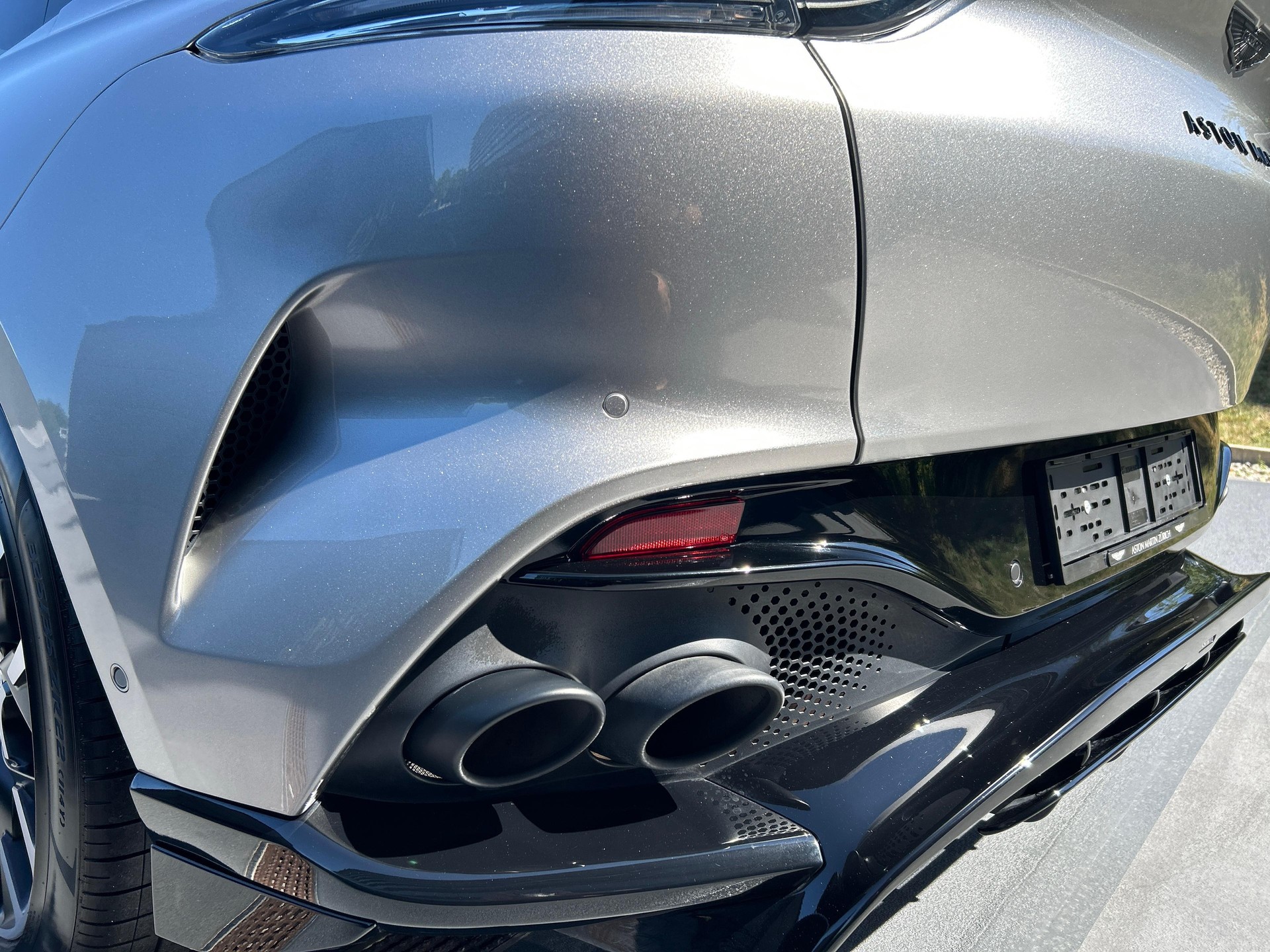 ASTON MARTIN DBX 707 4.0 V8 Bi-Turbo-image-22
