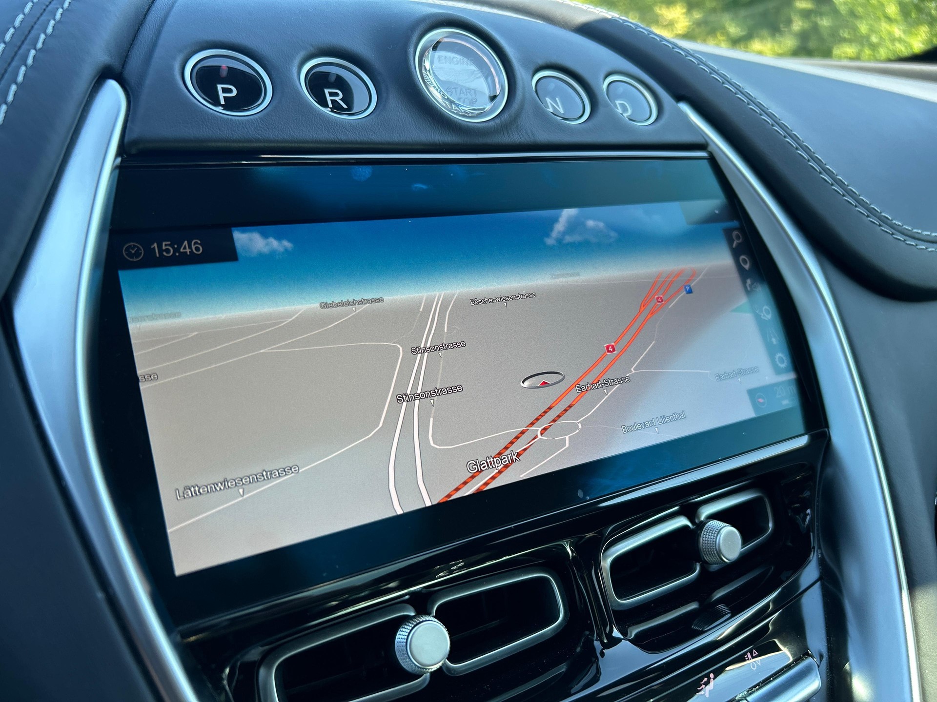 ASTON MARTIN DBX 707 4.0 V8 Bi-Turbo-image-25