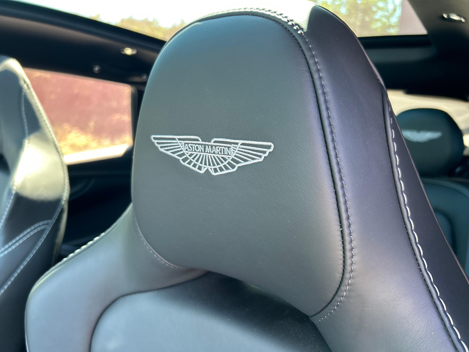 ASTON MARTIN DBX 707 4.0 V8 Bi-Turbo-image-18