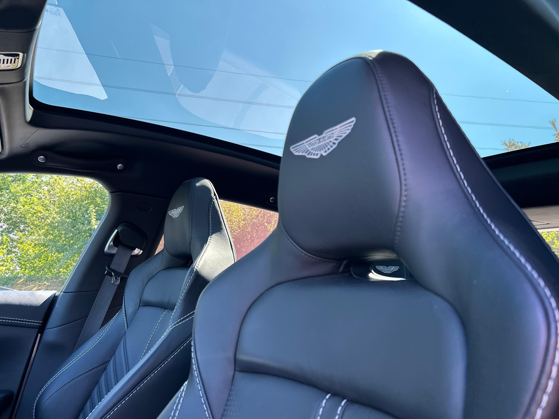 ASTON MARTIN DBX 707 4.0 V8 Bi-Turbo-image-19