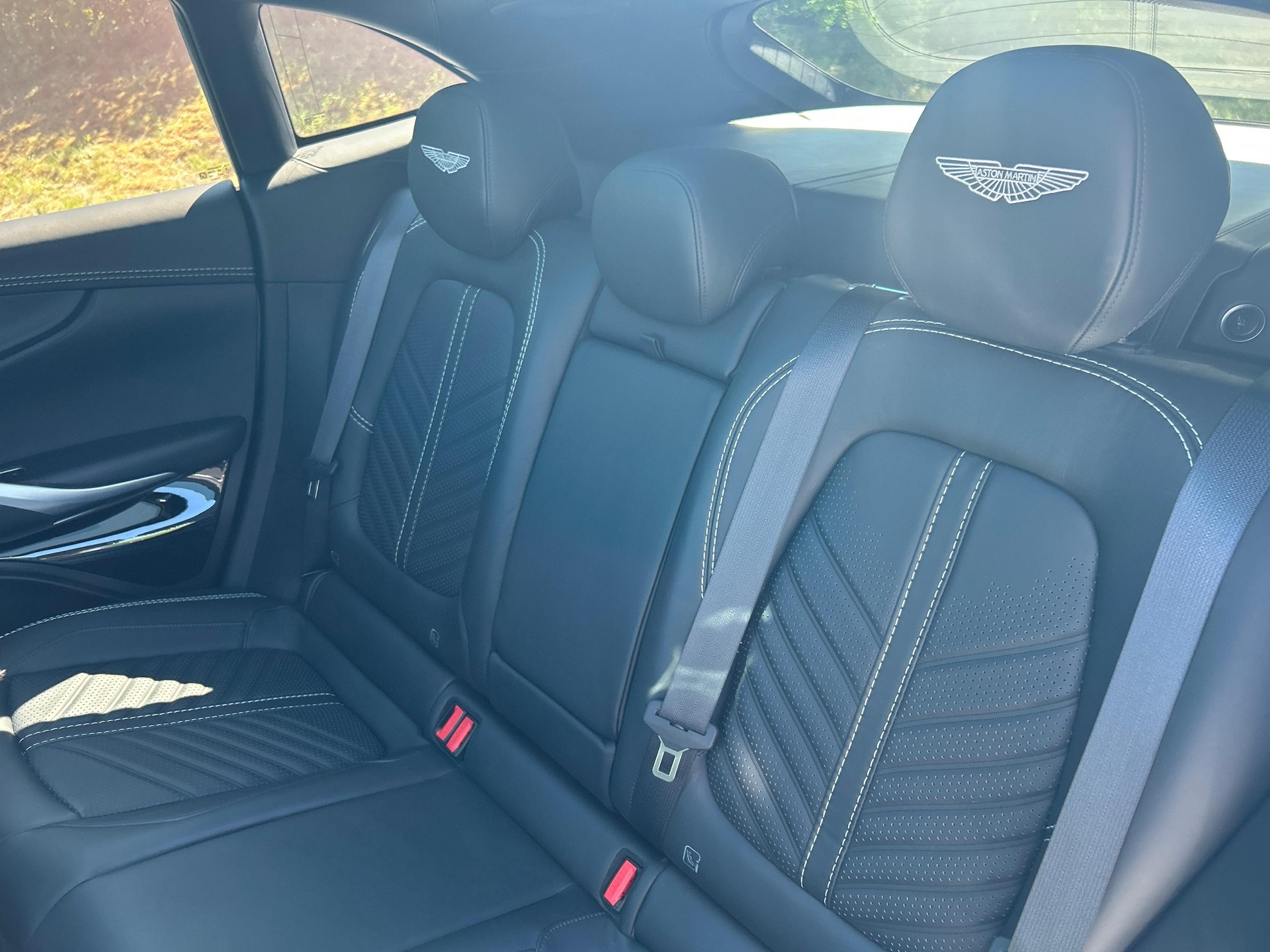 ASTON MARTIN DBX 707 4.0 V8 Bi-Turbo-image-21
