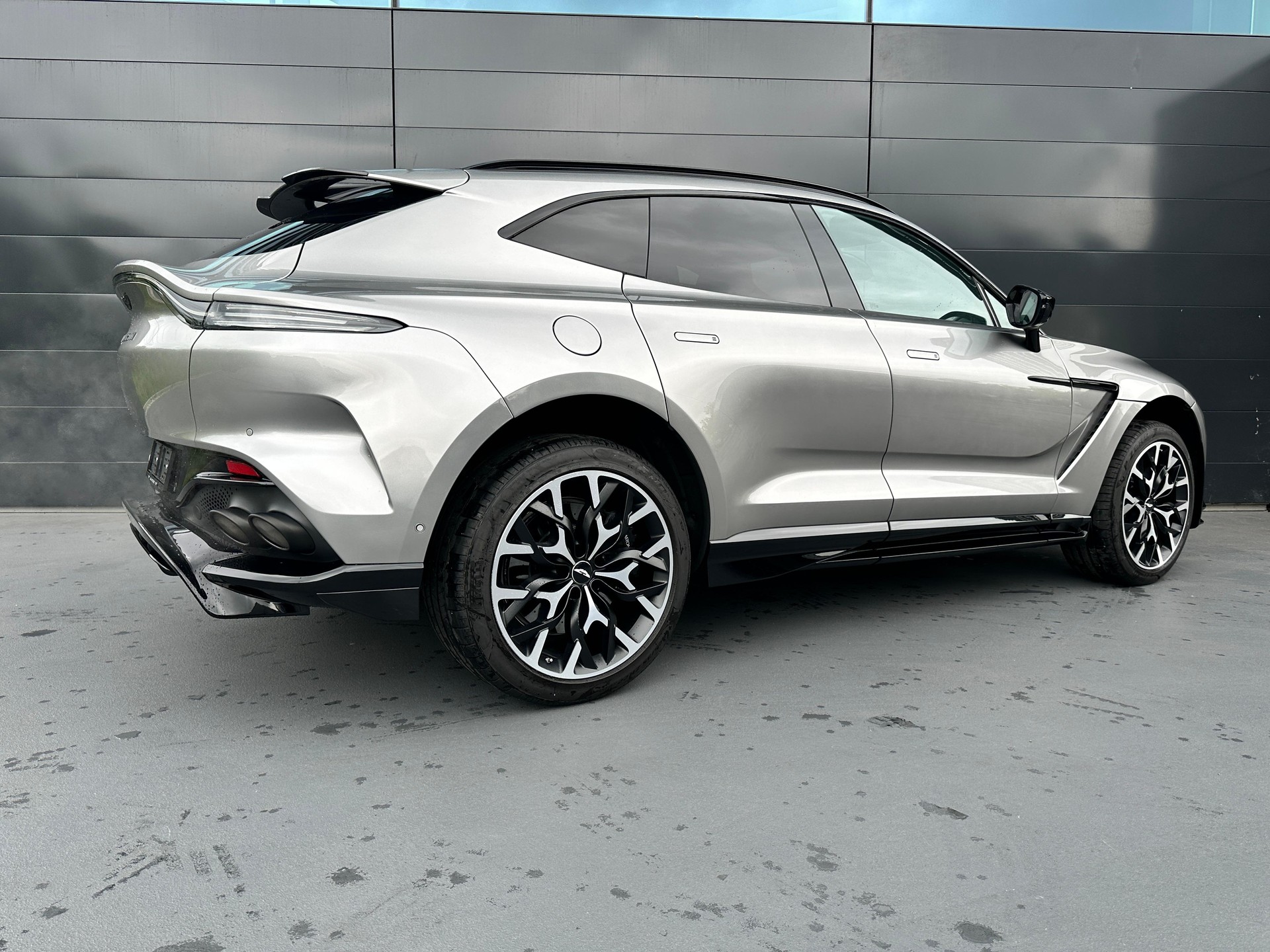 ASTON MARTIN DBX 707 4.0 V8 Bi-Turbo-image-28